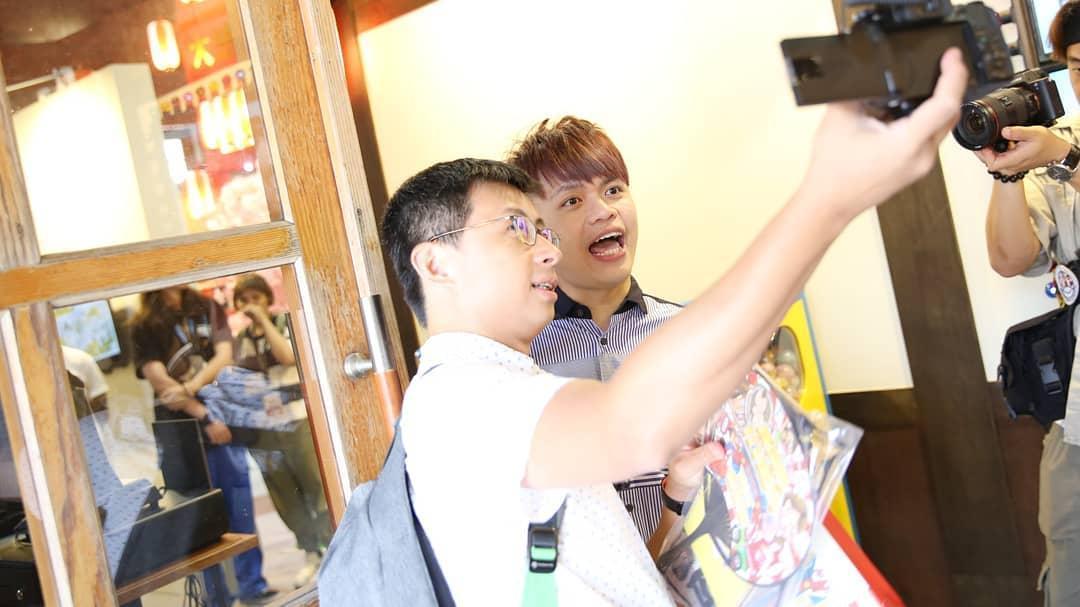 蔡阿嘎恭喜呱吉當選議員。雖然網友拱他選總統，但他暫時沒從政的打算。（翻攝自蔡阿嘎官方臉書）