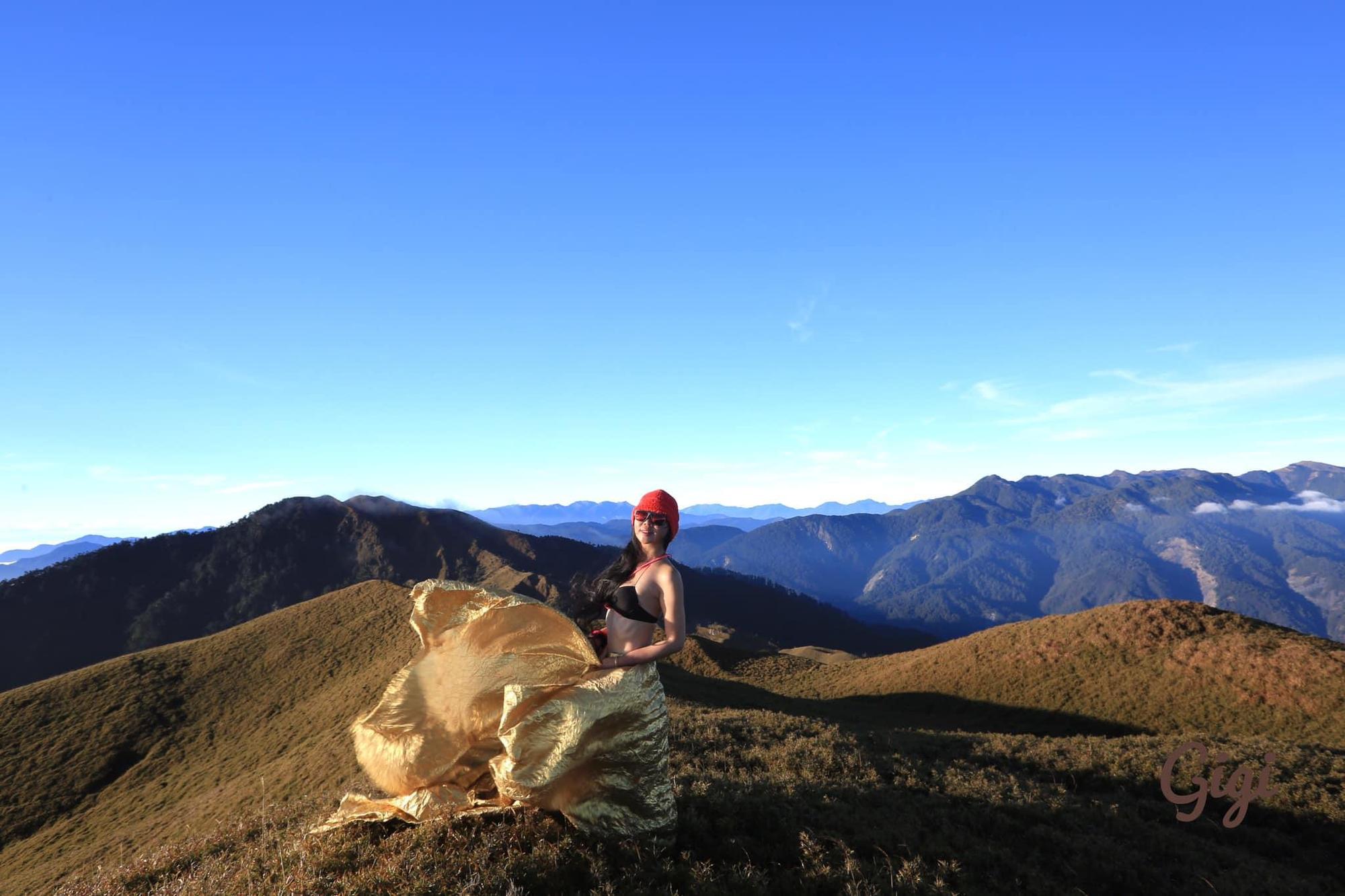 登山界頗具盛名的吳姓女山友「G哥」，因登頂後總會換穿比基尼拍照，讓許多人不僅讚賞她的登山實力，也欣賞她姣好的身材。但日前她卻因登山失足落谷，目前救難人員入山搶救中。（圖翻攝自G哥比基尼的高山足跡）