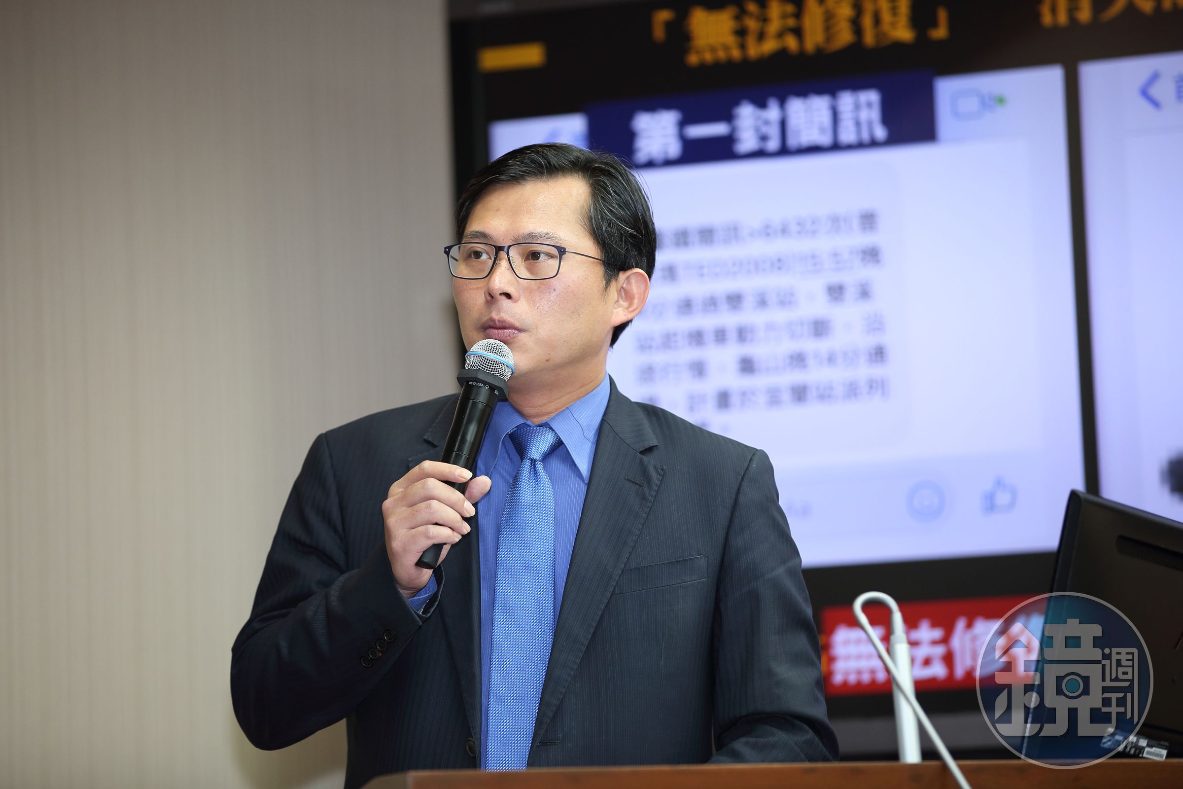 時代力量立委黃國昌凌晨於臉書發長文，宣布卸下黨務。