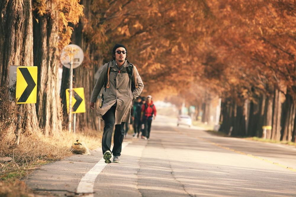 河正宇透過積極的步行活動，達到休息、反省沉澱的目的。（翻攝自Daum網站）