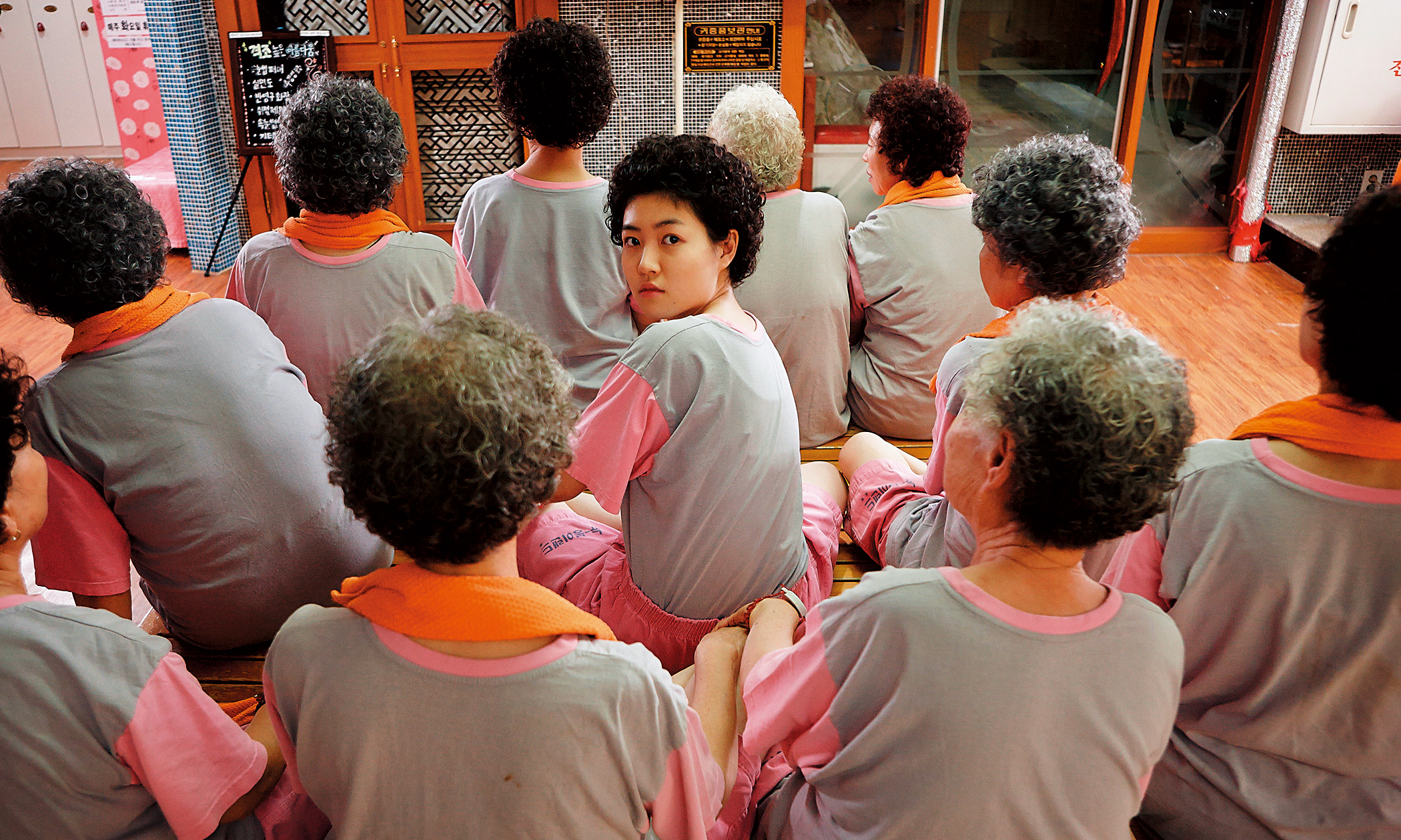 低成本製作的韓片《回到20歲》票房大賣，讓女主角沈恩敬（中）也隨之走紅。（翻攝自Daum網站）