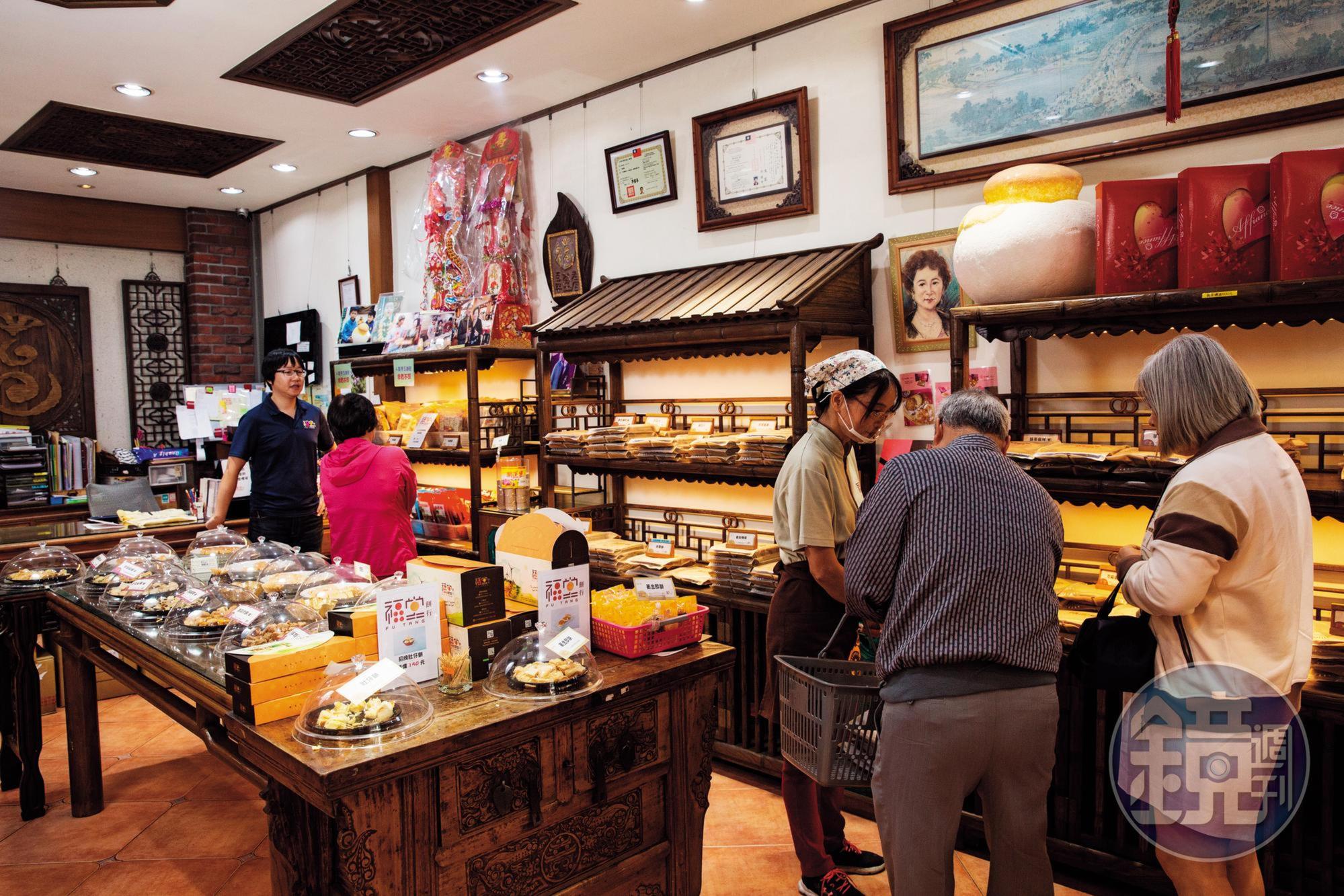 第4代接手後,強化產品行銷與包裝,店內開放讓客人試吃,平日也有不少客人造訪。