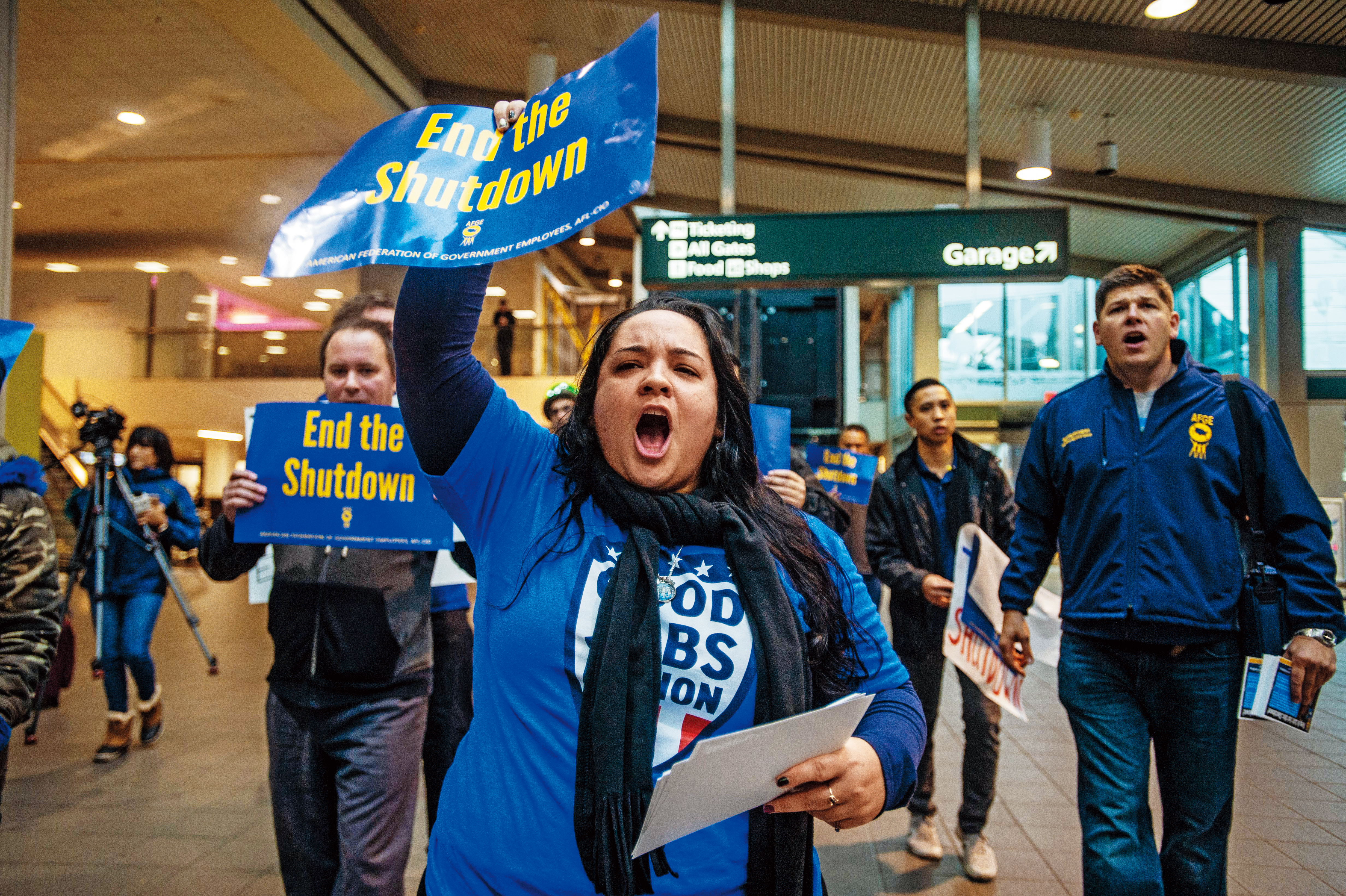 美國政府關閉，許多經濟數據無法公布，消息面主導了投資人情緒與股市方向。（東方IC）