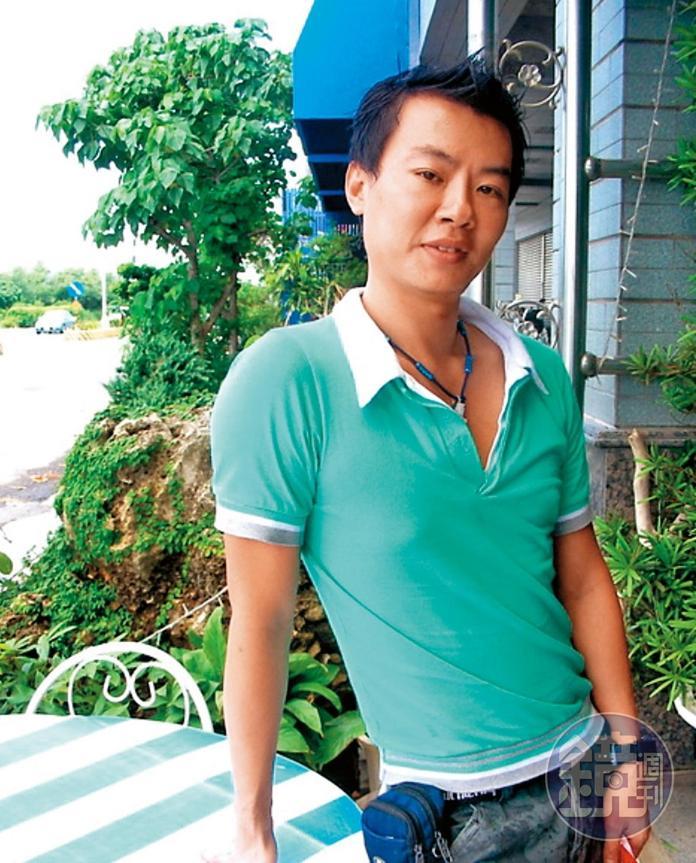 網路上流傳著近11年前疑似法拉利姐的男裝照。(讀者提供)