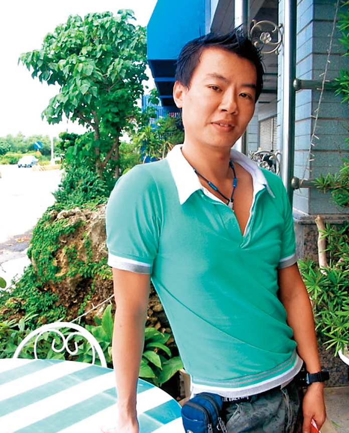 網路上流傳著近11年前疑似法拉利姐的男裝照。（讀者提供）