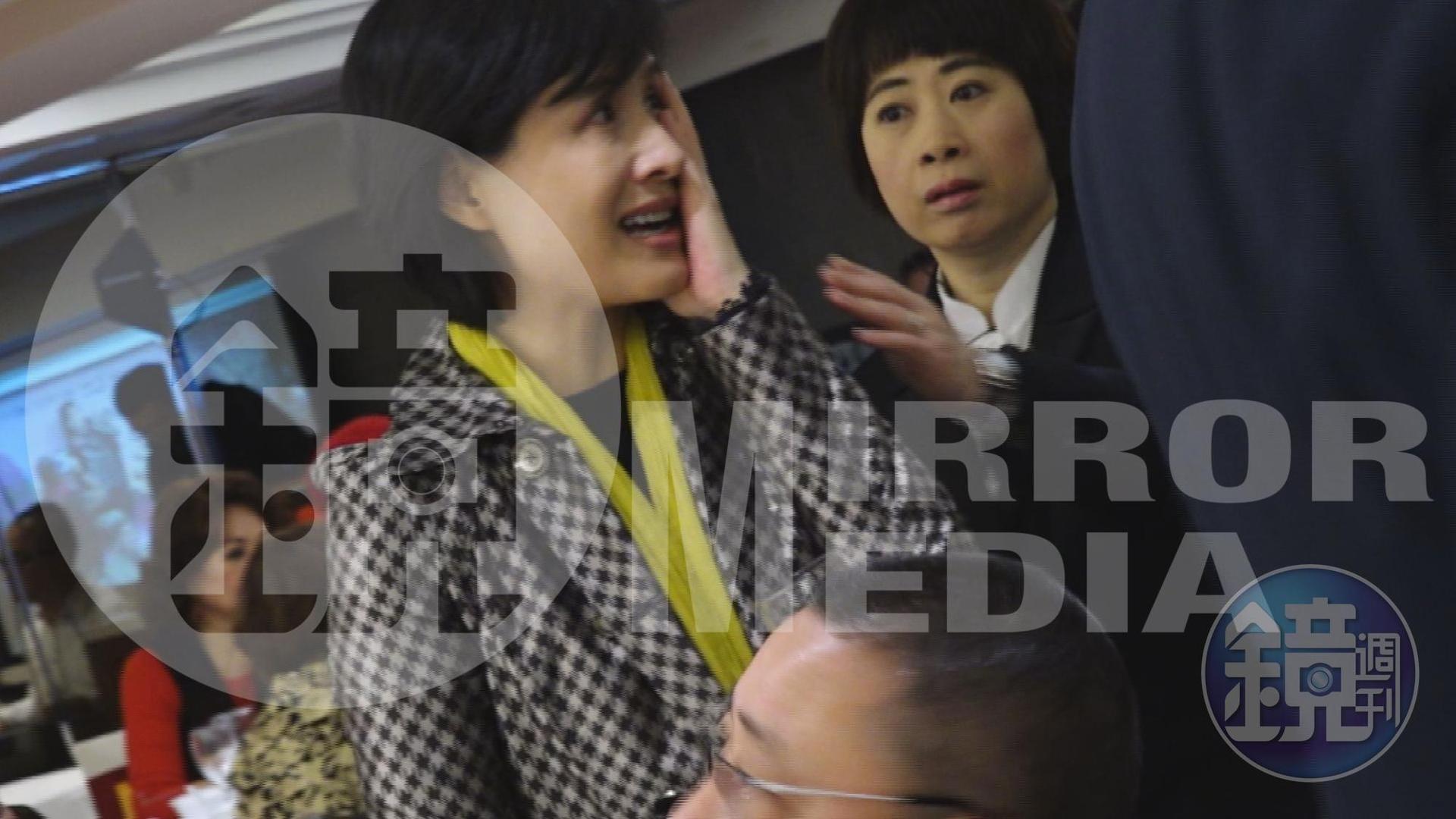 文化部長鄭麗君被67歲歌星鄭惠中狠賞一巴掌。