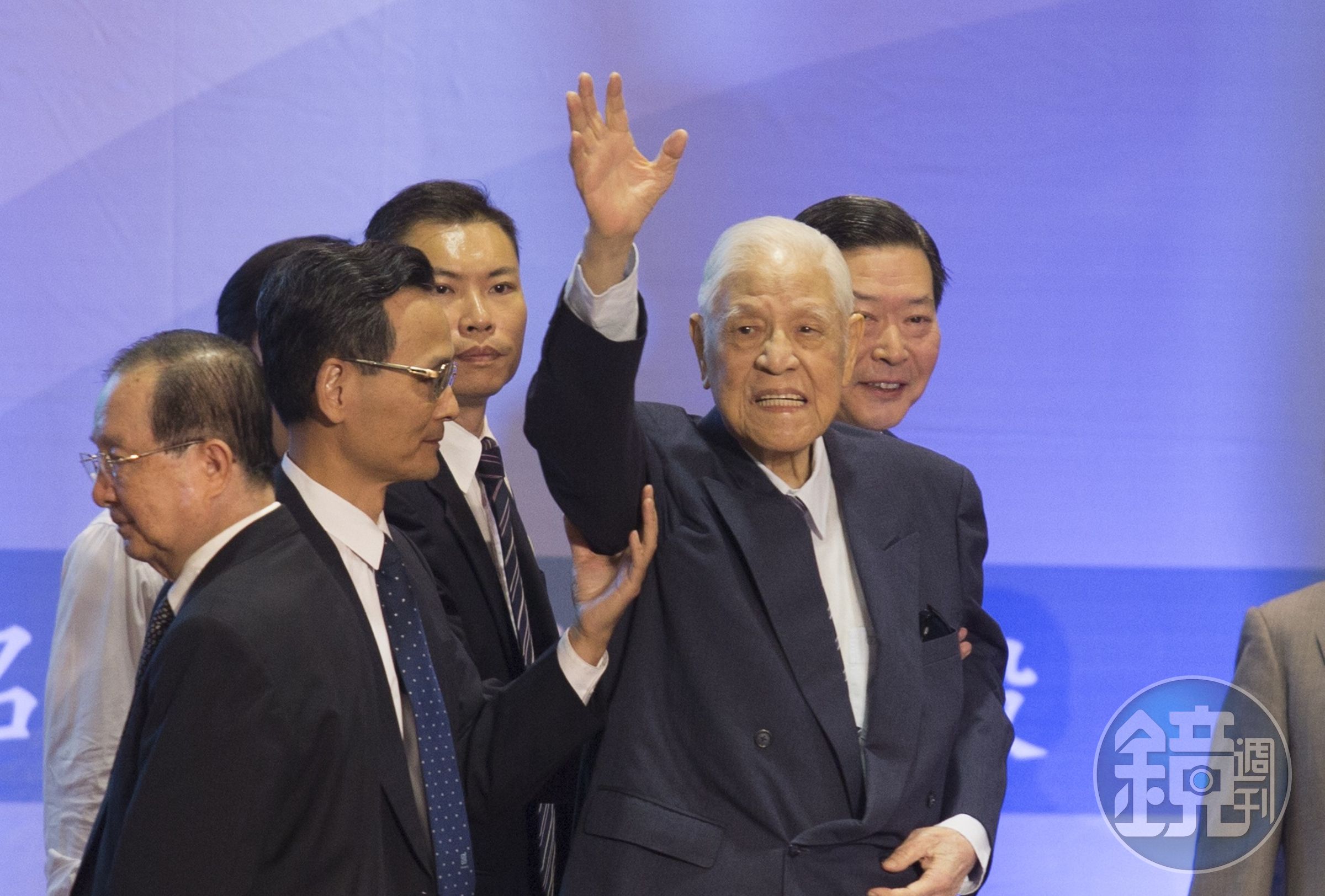 李登輝身體逐漸恢復，可望在農曆年前出院。
