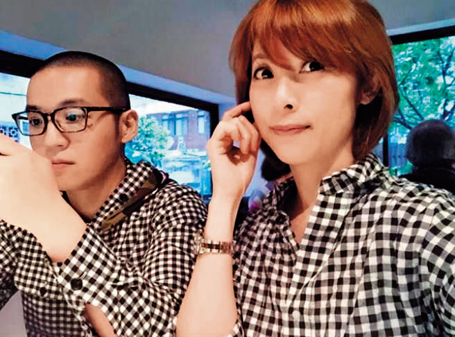 貴婦奈奈（右）和老公黃博健（左）潛逃加拿大，引起當地台胞群情激憤，已在臉書組成社團緊追行蹤。（翻攝貴婦奈奈臉書）