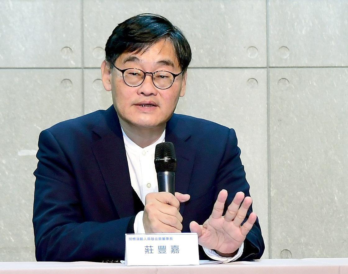 資深藝人關懷基金會董事長、華視總經理莊豐嘉在下午召開記者會譴責暴力。(華視提供)