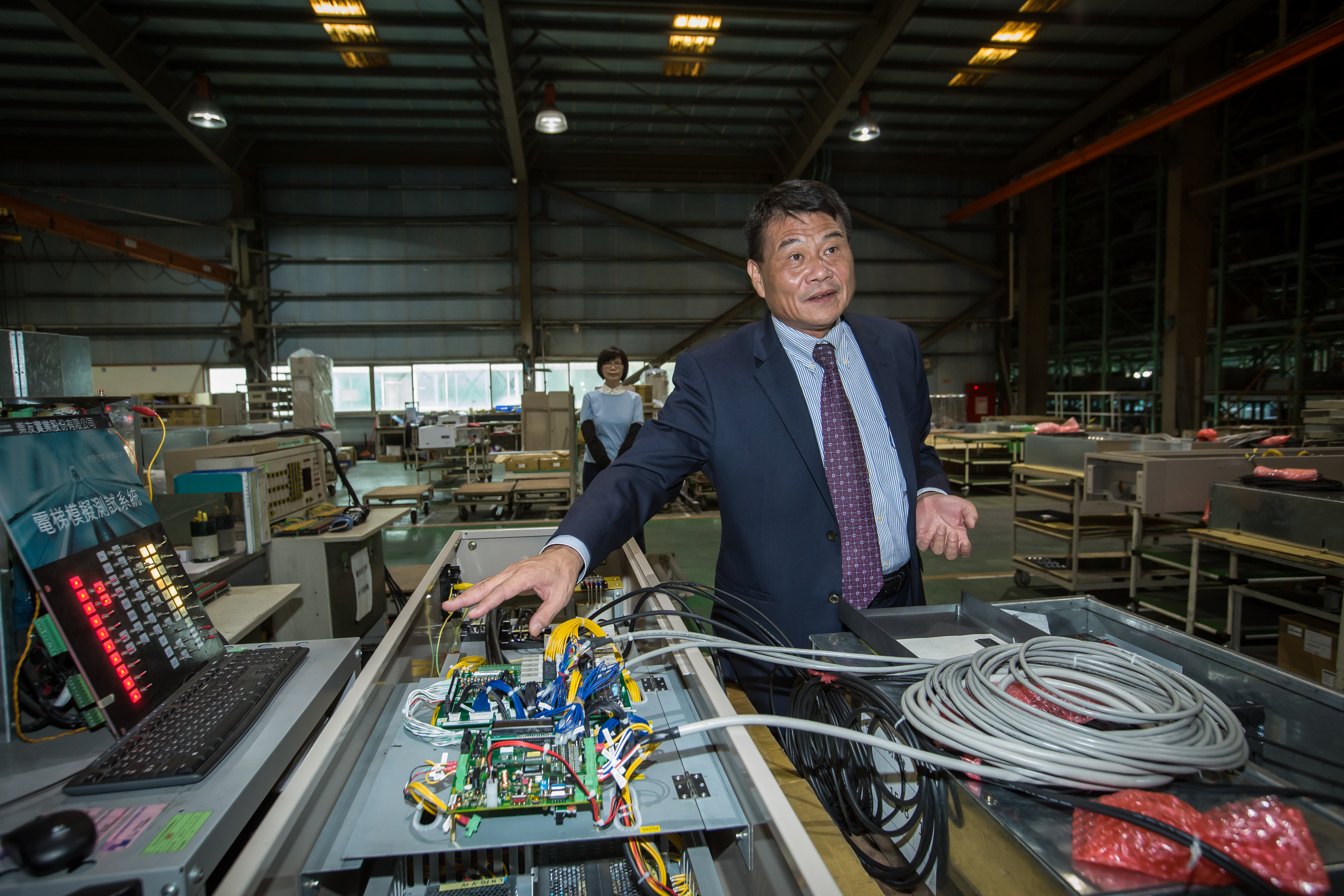 游本立說，新光摩天大樓的單一承攬合約金額達12億元，無論是金額或高度，都是當時之最。