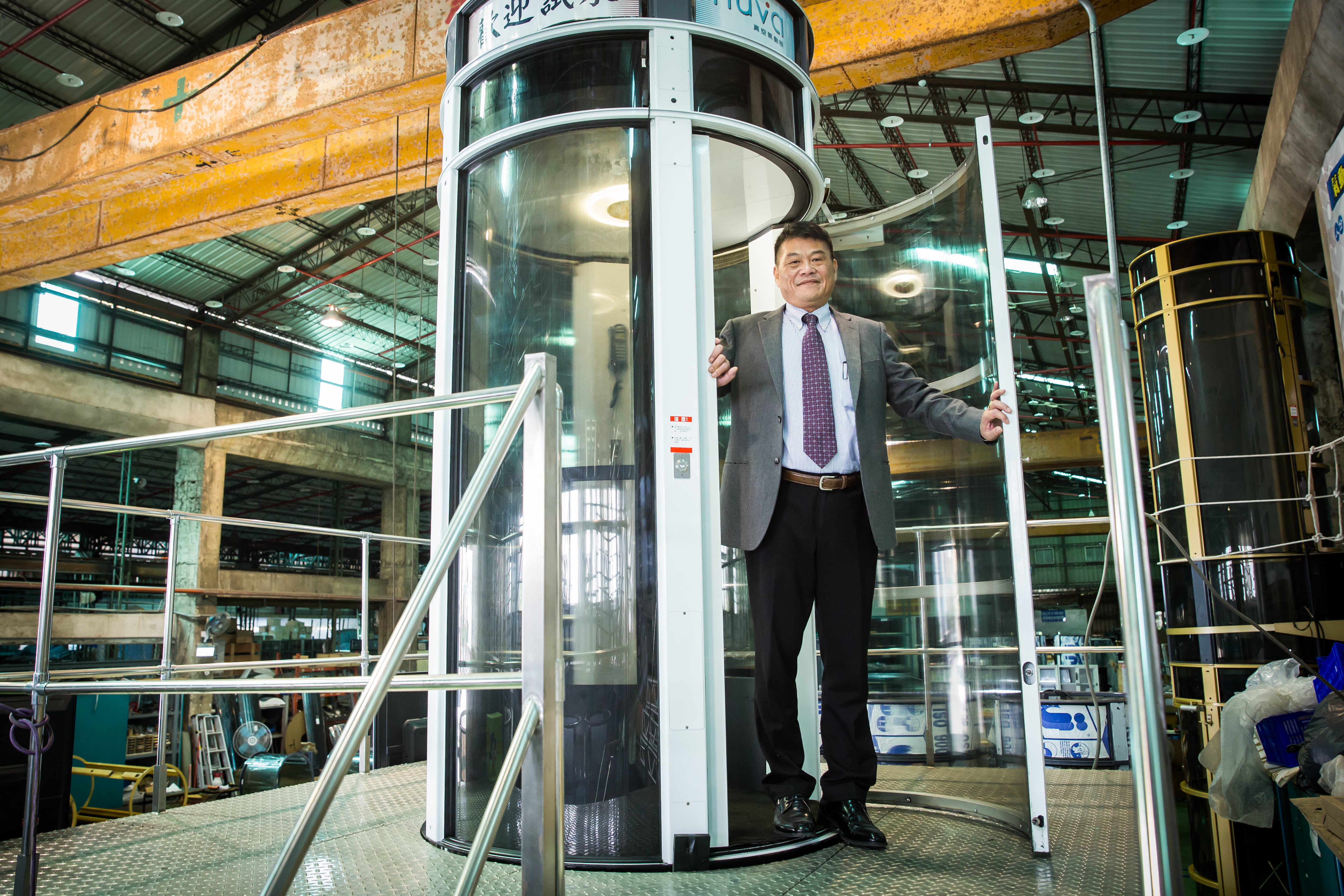 游本立指出，造價百萬的氣動梭因無需走鋼索、建升降道，頗受市場歡迎。