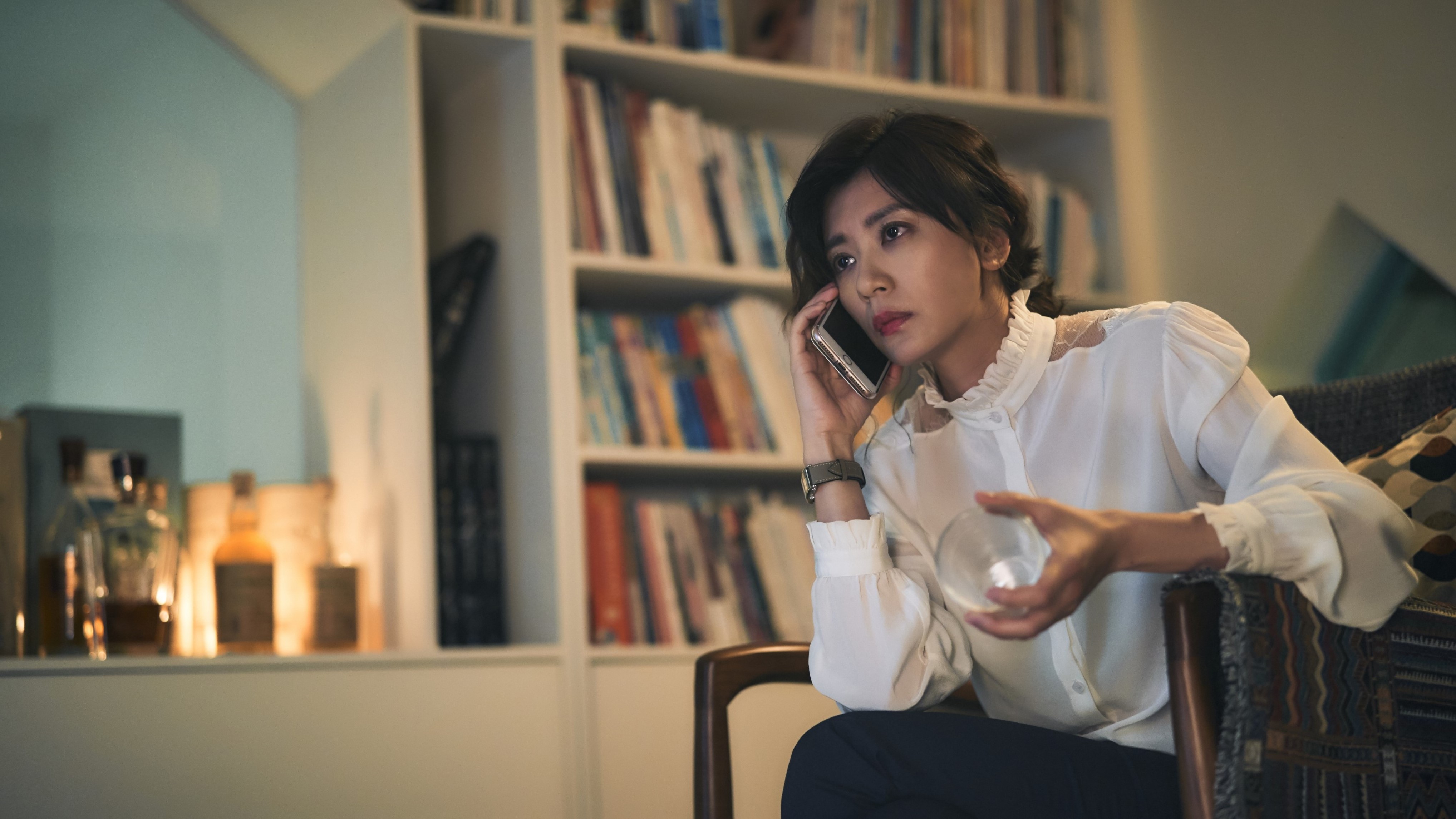 賈靜雯再婚後人氣狂飆，不僅演出Netflix劇集《罪夢者》，也主演與HBO Asia合作的《我們與惡的距離》，相當國際化。（CatchPlay提供）