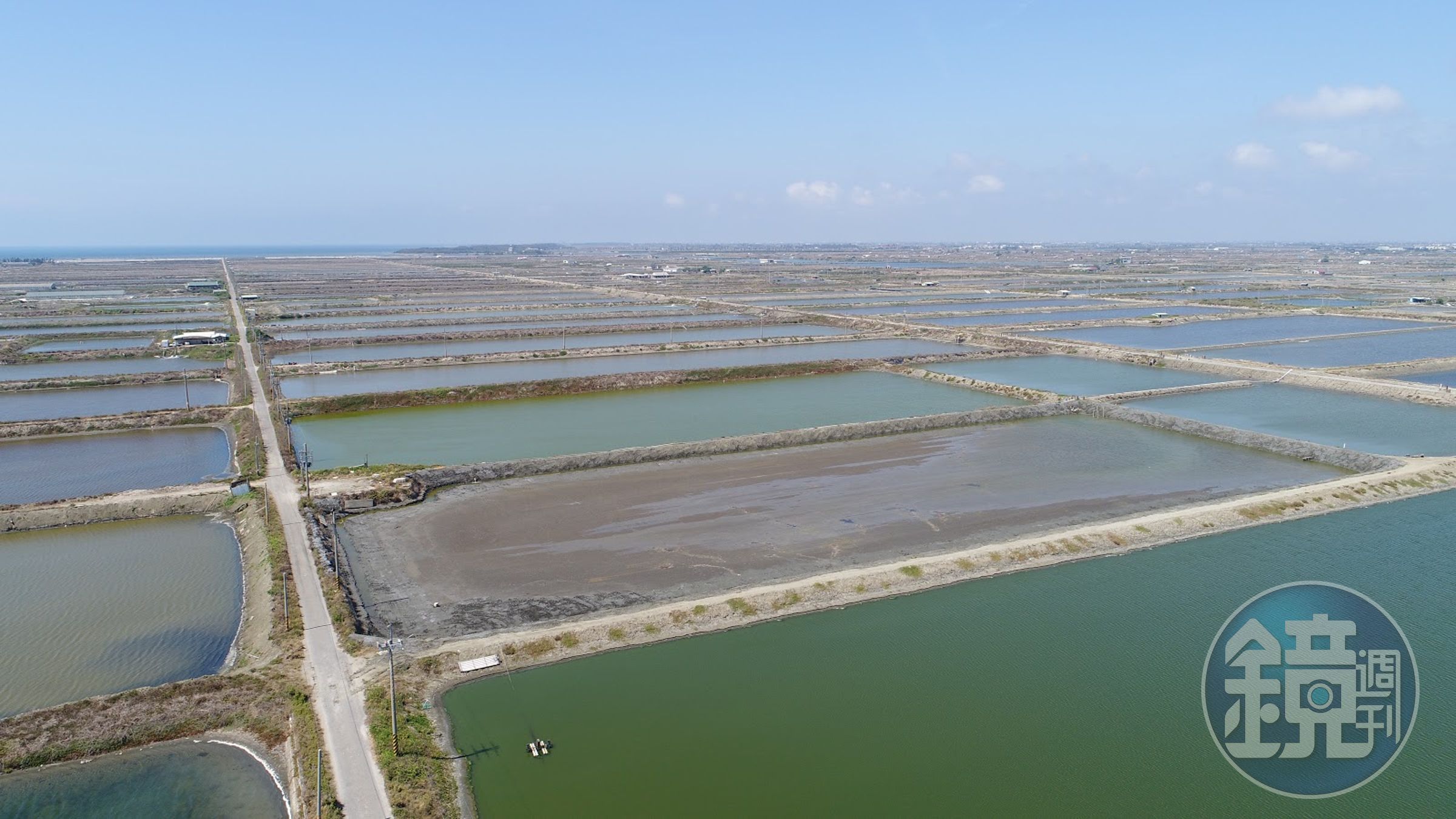 永鑫能源將協助 Google 架設 40,000個太陽能面板至台南的養殖場魚池， 將土地有效利用率最大化，並嘉惠當地的養殖業者。（圖取自Google台灣官方部落格）