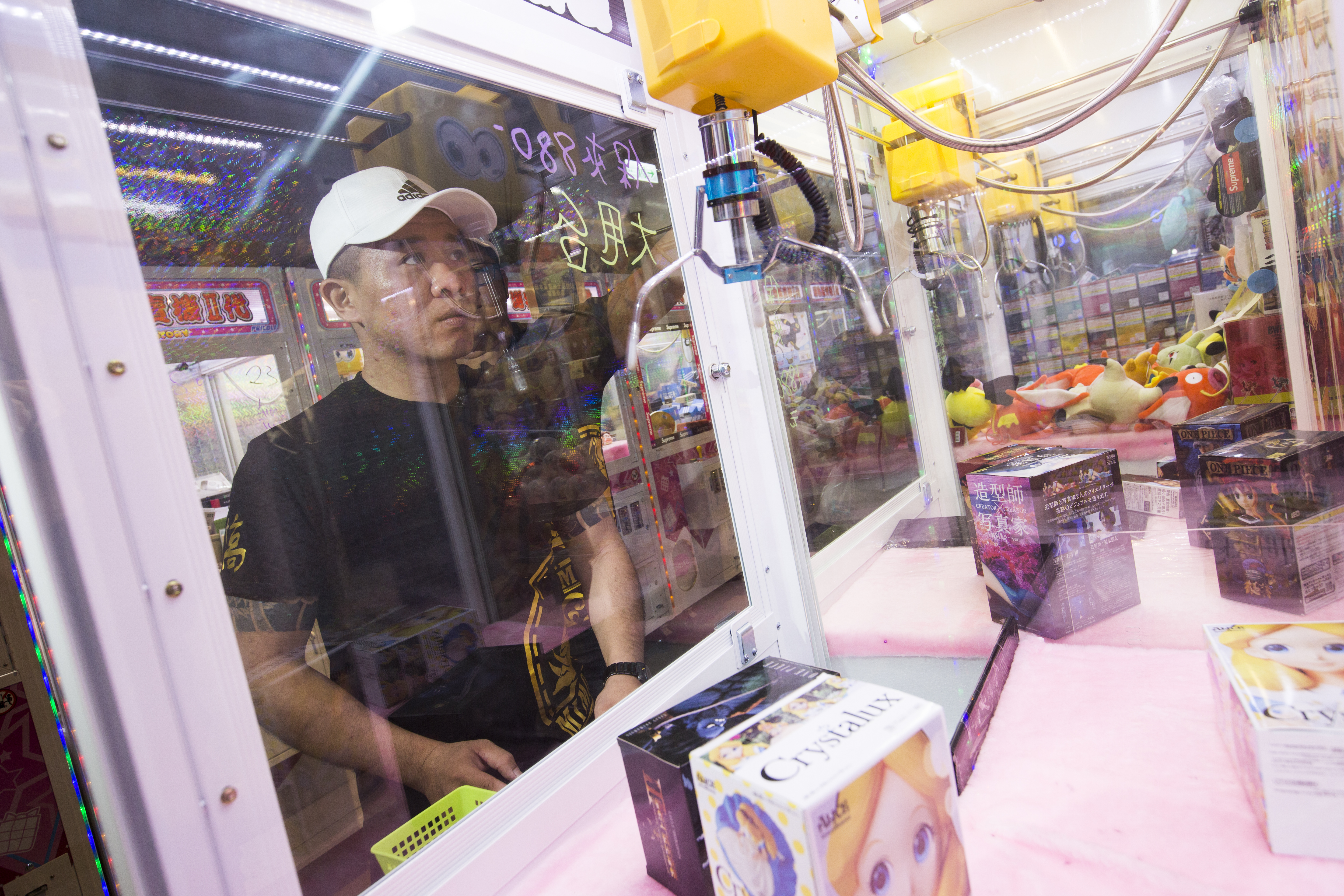 含羞草日記為了經營YouTube頻道，過去一年至少花了兩百萬以上夾娃娃，但這只是檯面上的花費，若加上檯面下，恐怕不只如此。