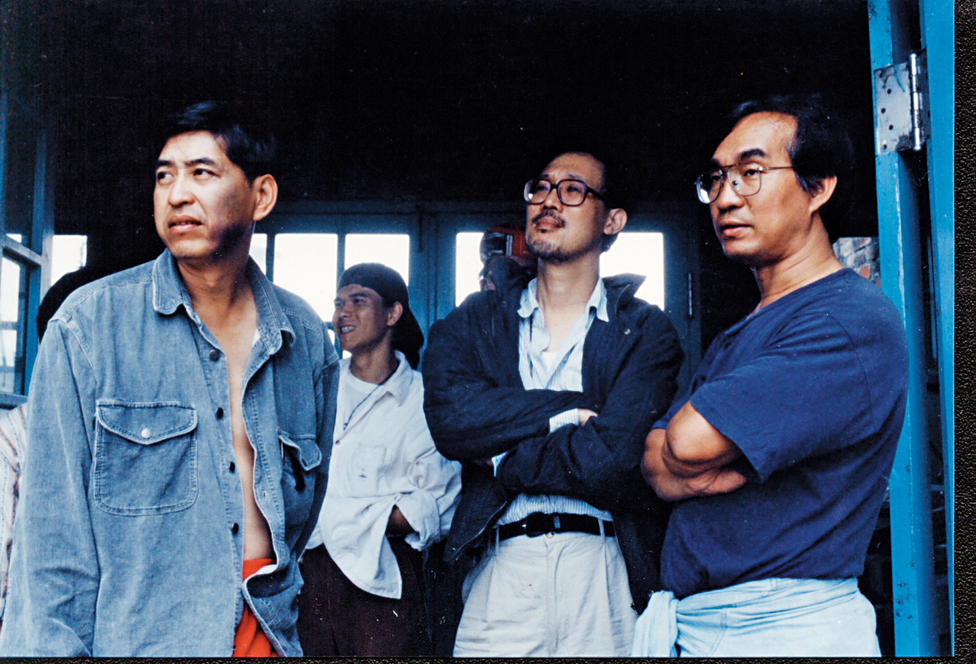 廖慶松（前排右起）曾以萬仁執導、柯一正主演的《超級大國民》入圍金馬獎最佳編劇。（廖慶松提供）