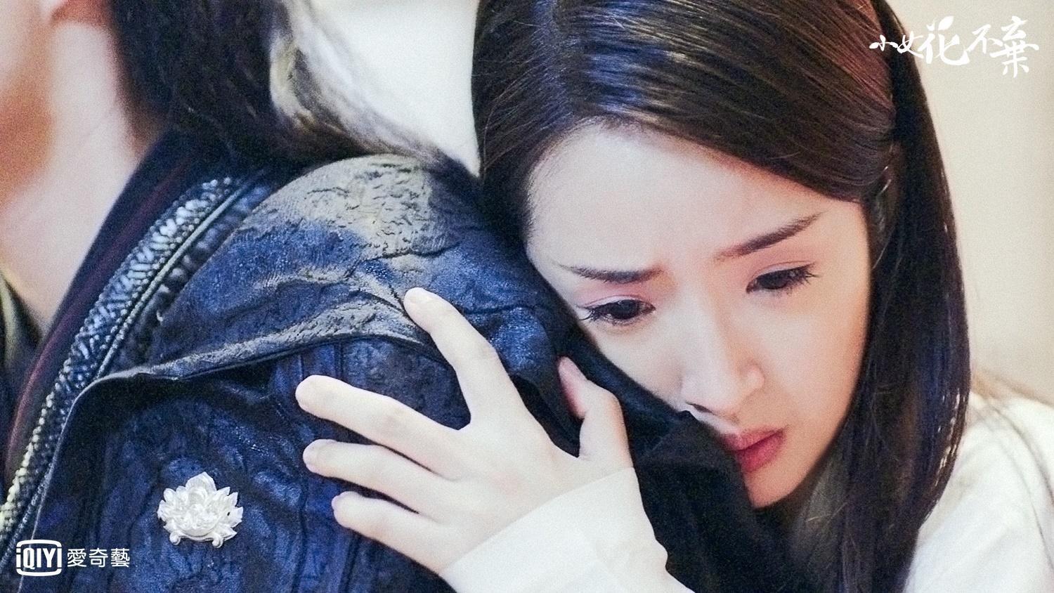 林依晨在《小女花不棄》最新進度發現蓮衣客的身份大崩潰。（愛奇藝台灣站提供）
