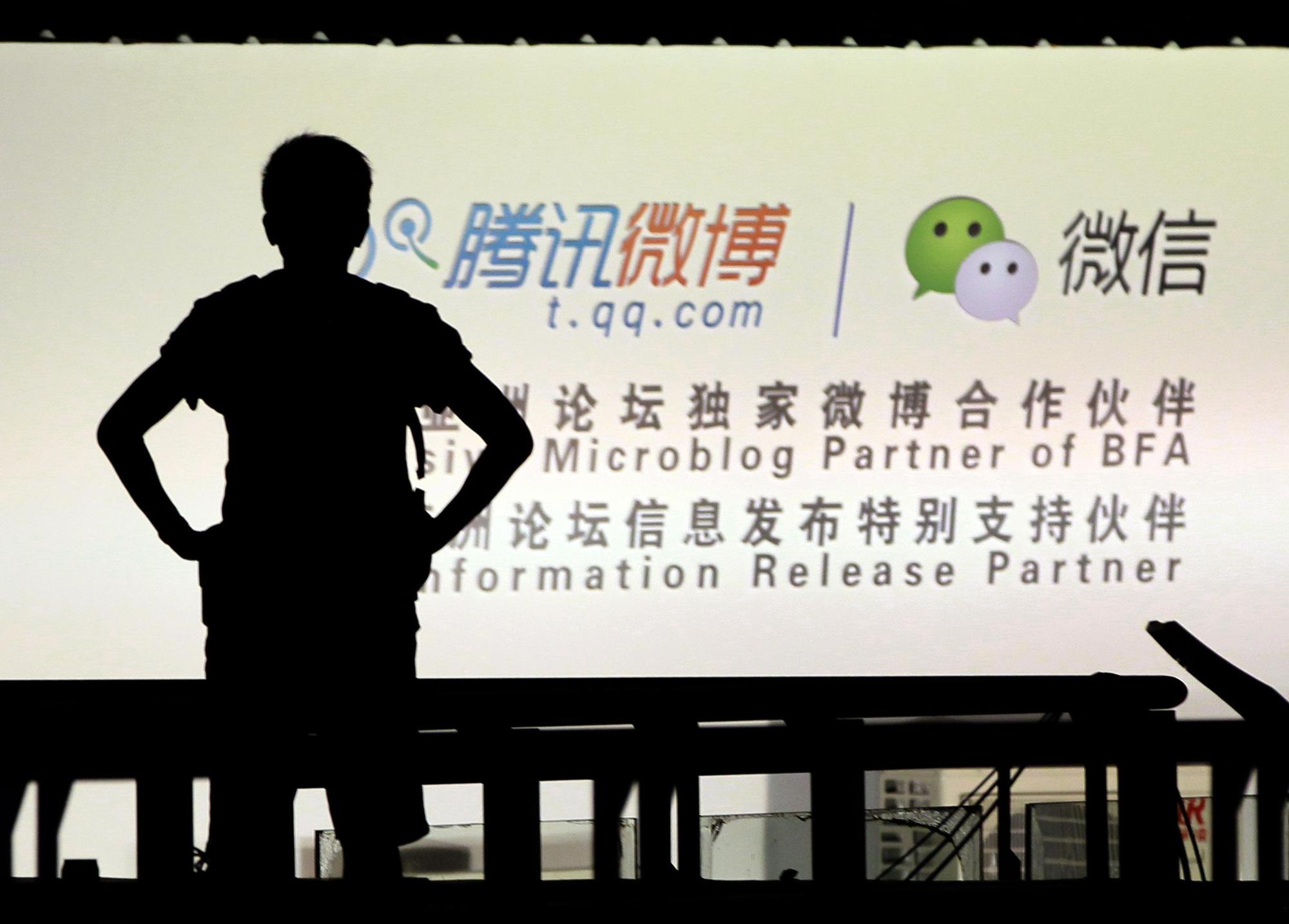 為防止公務機關機密外洩，公務手機電腦將禁連騰訊微博、微信等中國大陸4大知名社群網站。（東方IC）