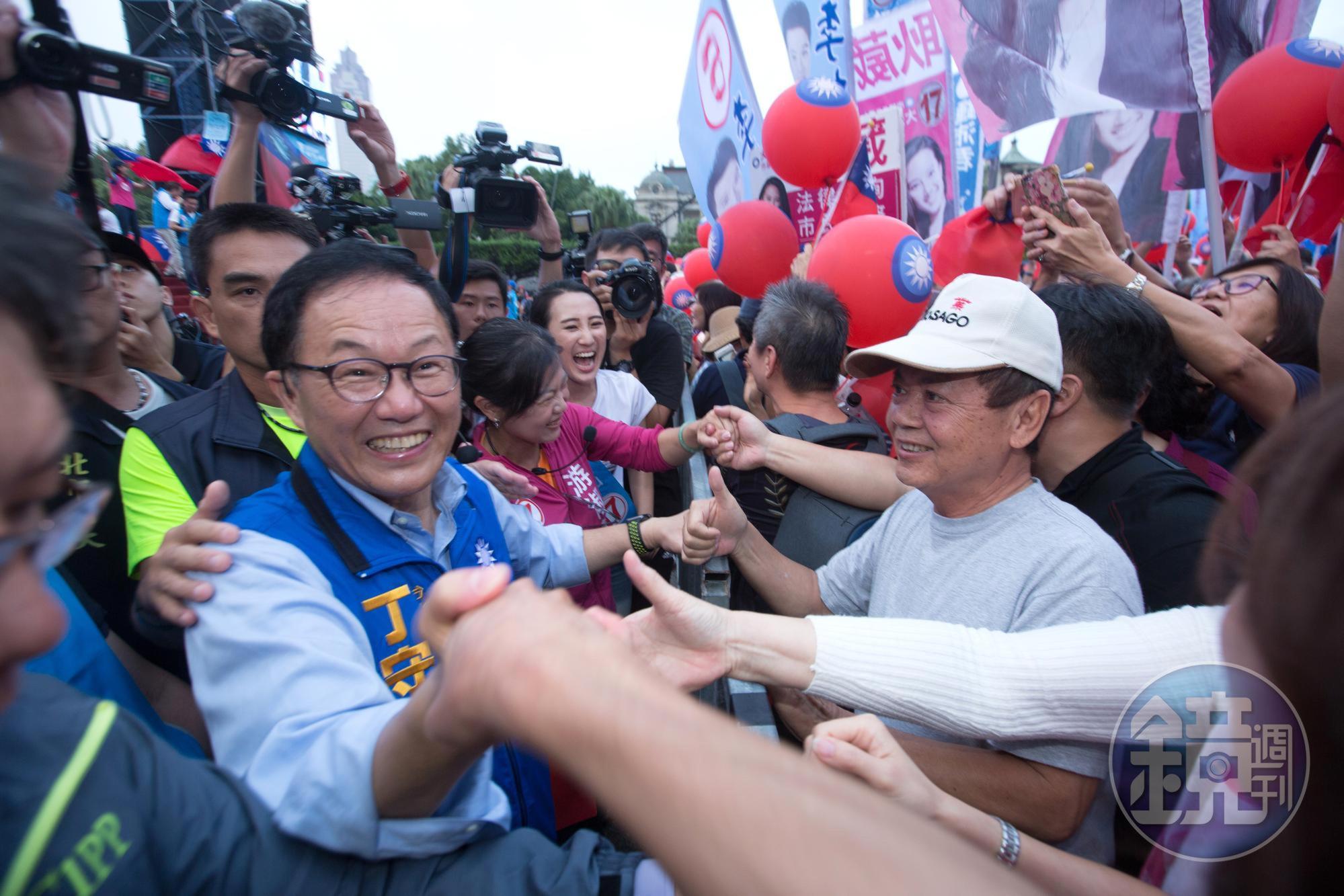 丁守中在臉書強調,社會成本是違法選務造成的。