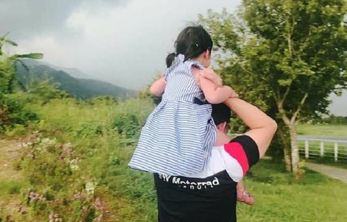 女童生前和母親快樂出遊的畫面。（翻攝女童母親臉書）