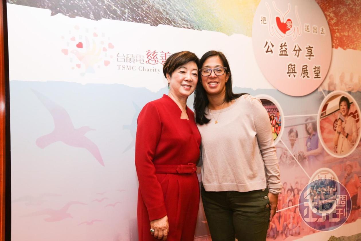 張淑芬帶著女兒一起出席慈善公益活動成果記者會。