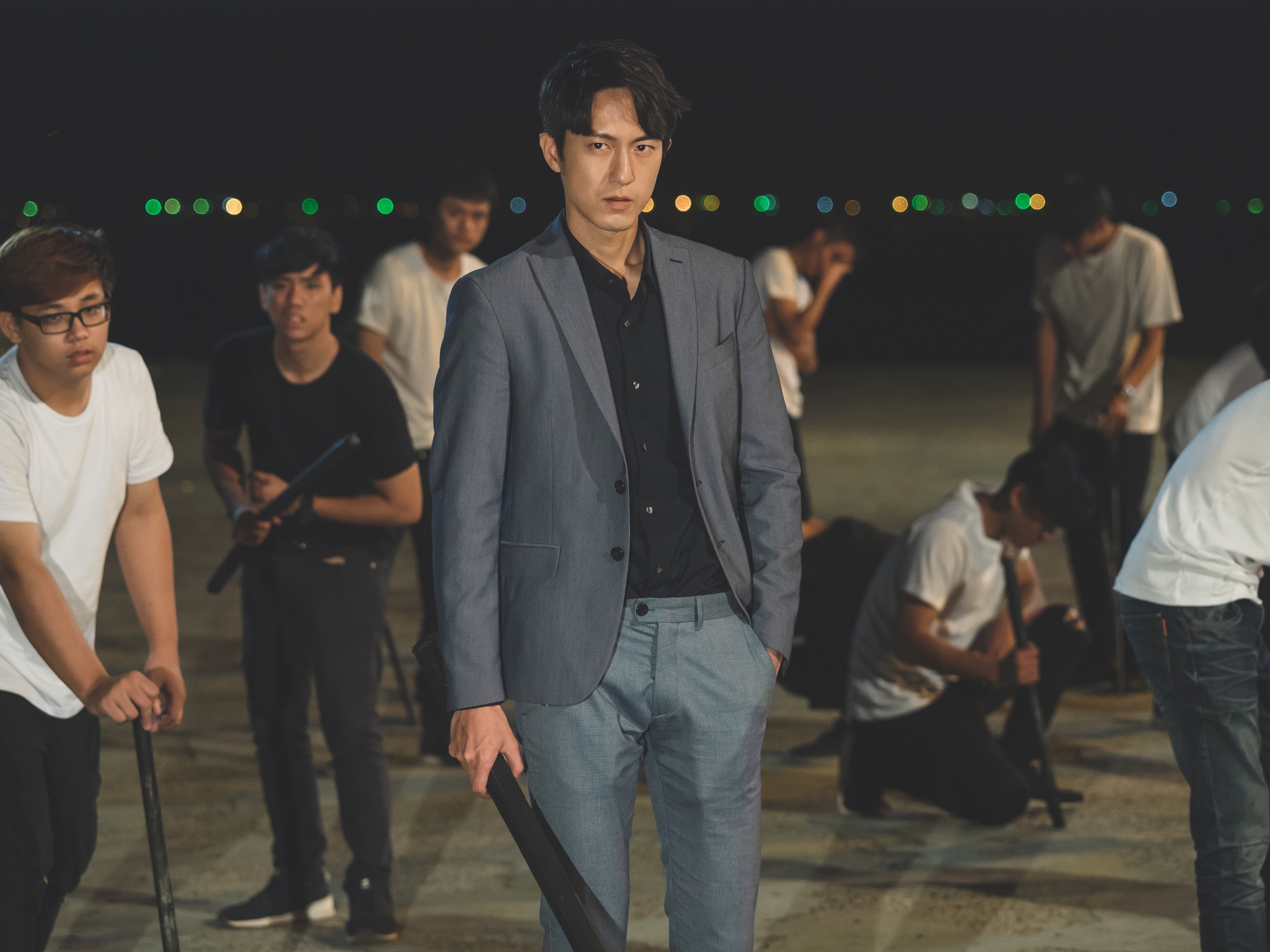 邱昊奇在《魚躍龍門》飾演黑道二代，意外開啟武打戲路。（緯來電影台提供）