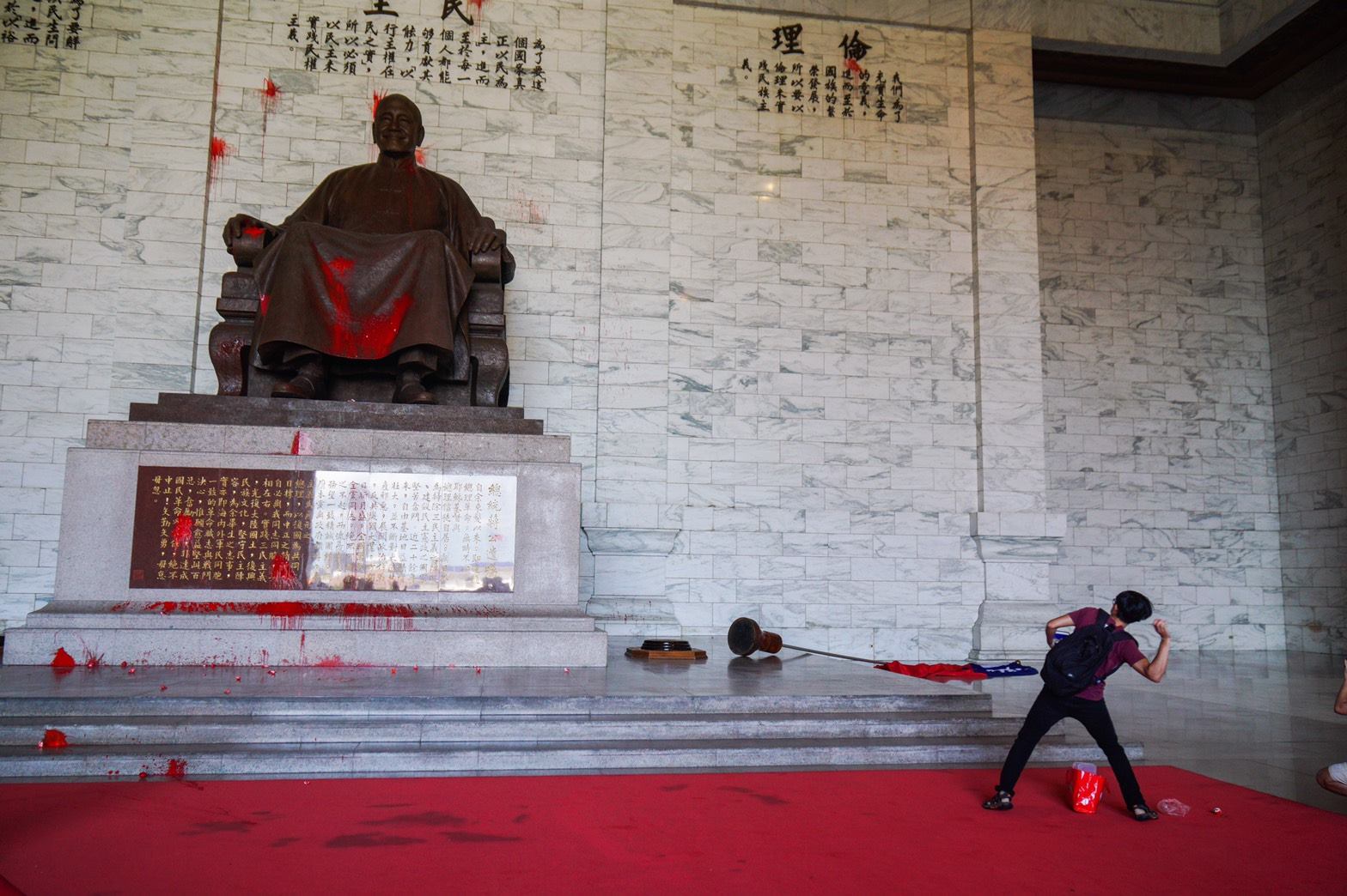 顏擇雅強調兩蔣本來就是台灣歷史一部分，而且是很重要一部分，去除威權象徵跟「去蔣」是兩回事（翻攝FETN 蠻番島嶼社臉書）