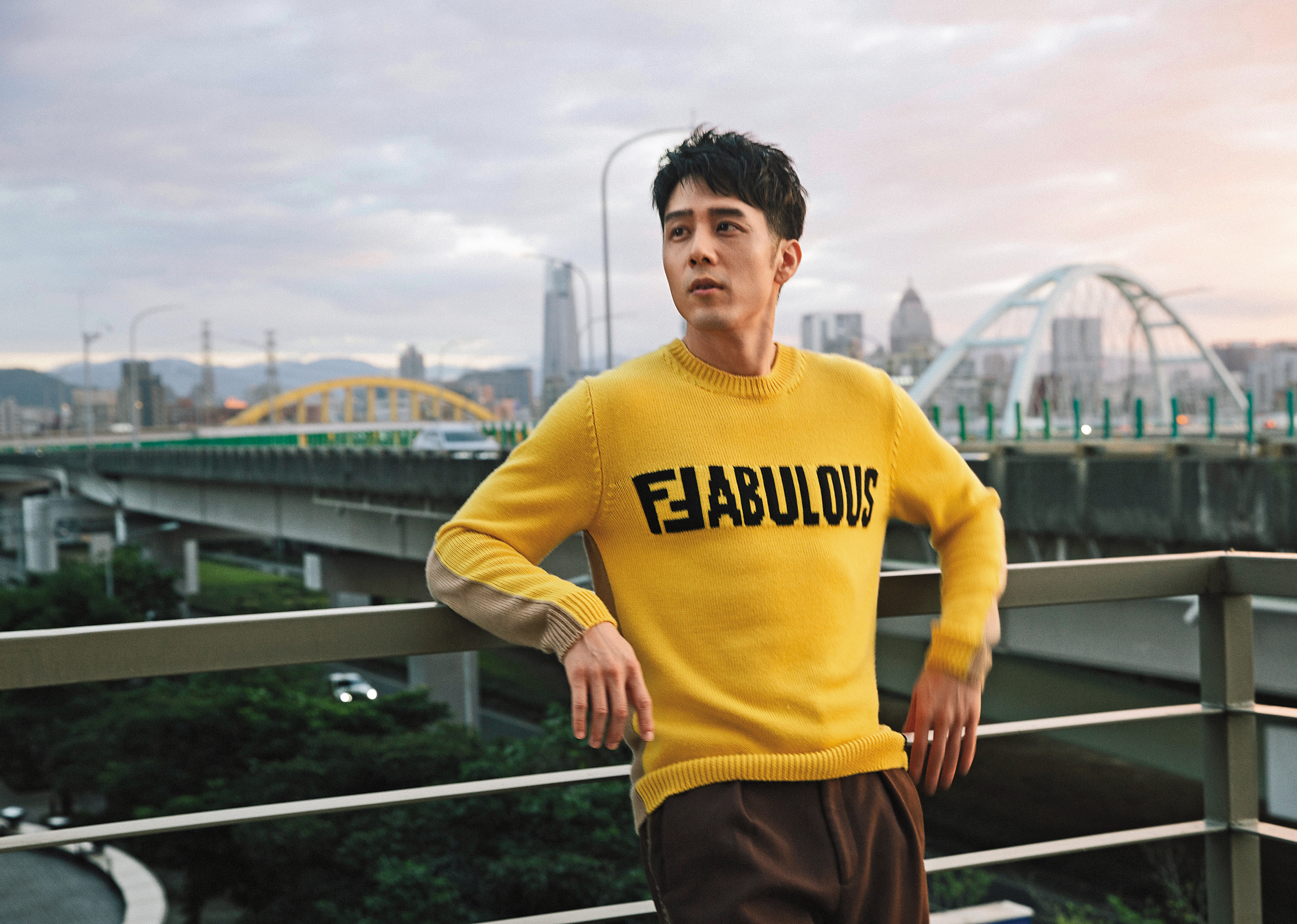 胡宇威承認是白開水型藝人，缺乏新聞爆點，但他形象好、意志強，努力扭轉觀眾對他的既有印象，新片《寒單》演出令人耳目一新。