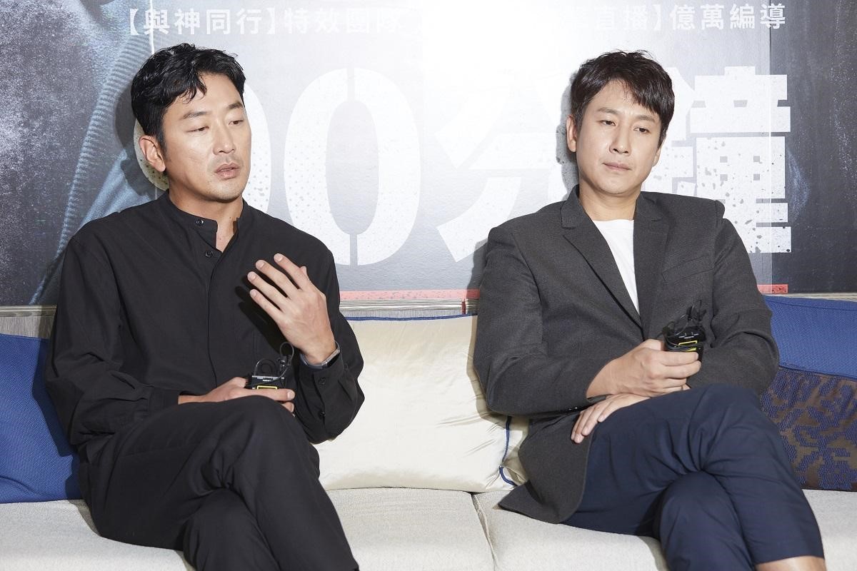 河正宇（左）、李善均接受本刊獨家專訪，暢談選擇作品的準則與條件。