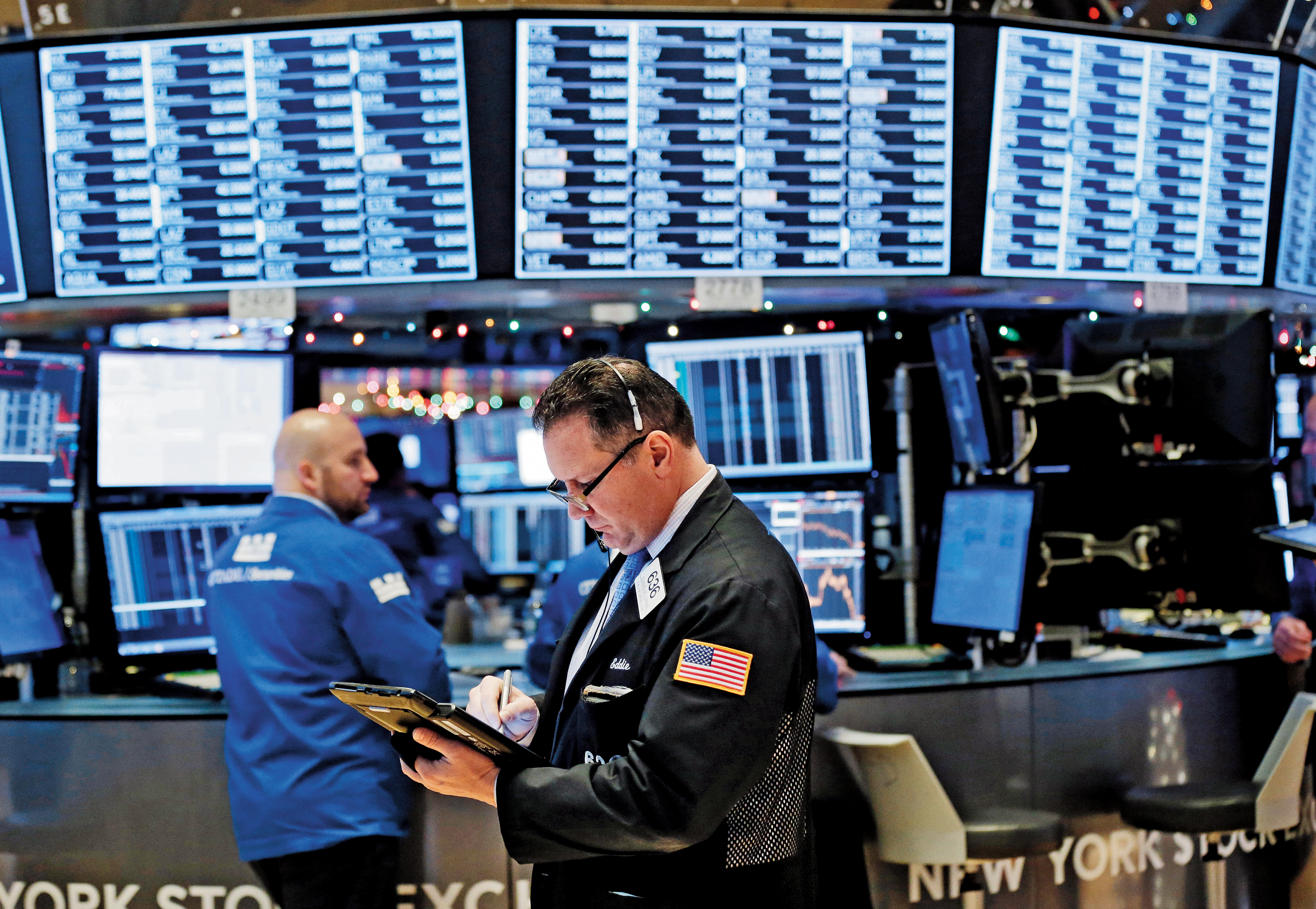 去年美股表現不如往年,不少人住進套房,想要攤平,要挑對的基金。(東方IC)