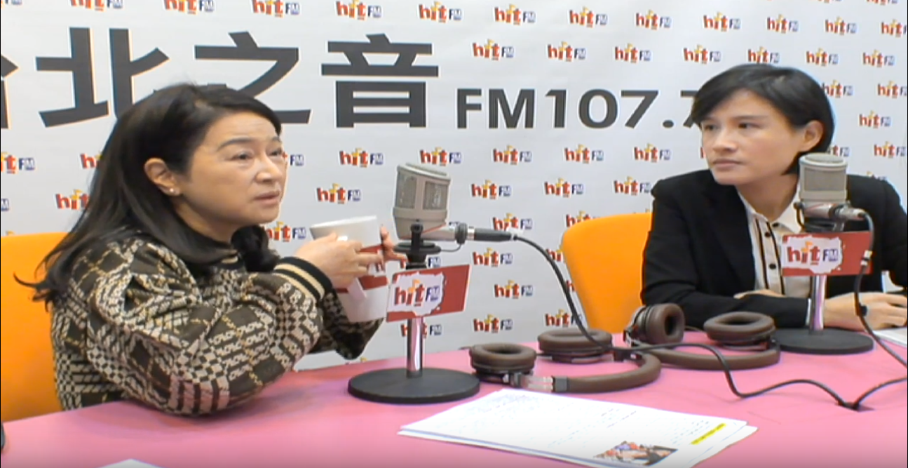 文化部長鄭麗君接受周玉蔻專訪談及此事,周一開場就表示「看到部長很想掉眼淚。」(翻攝自YouTube)