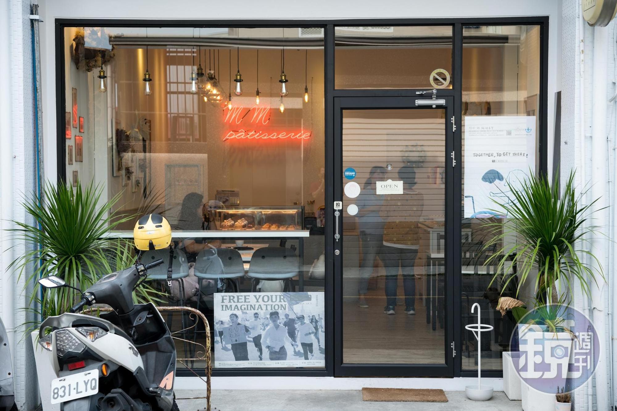 白色文青風的「蔓蔓食光」，隱身在安靜社區內。