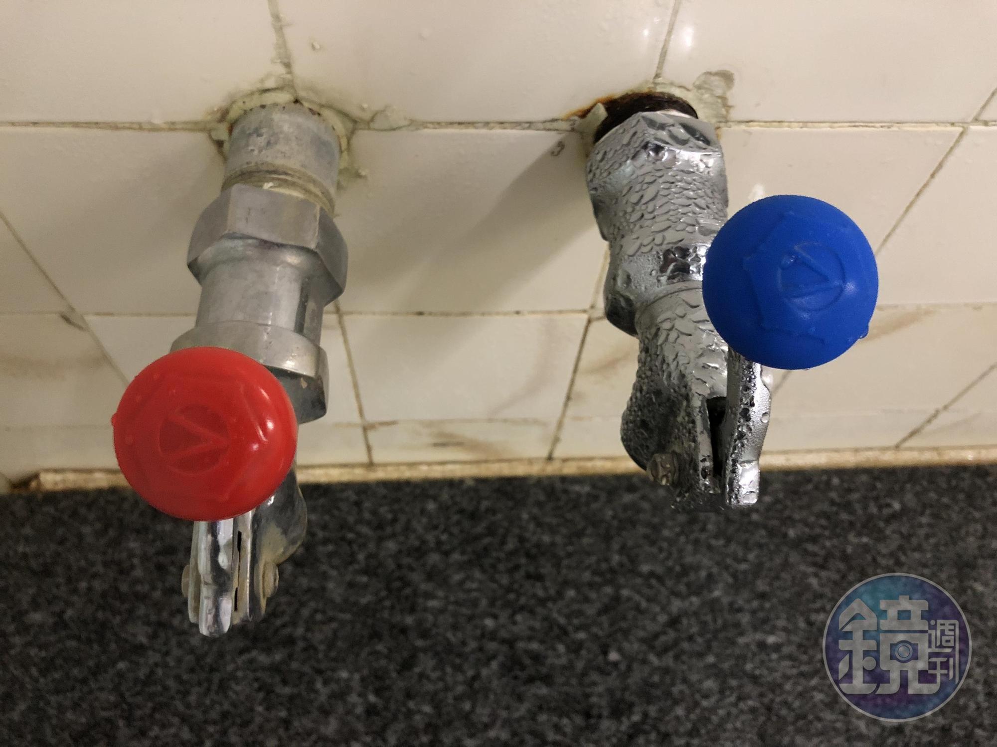 冷熱水的水龍頭，需要自己調整水溫。