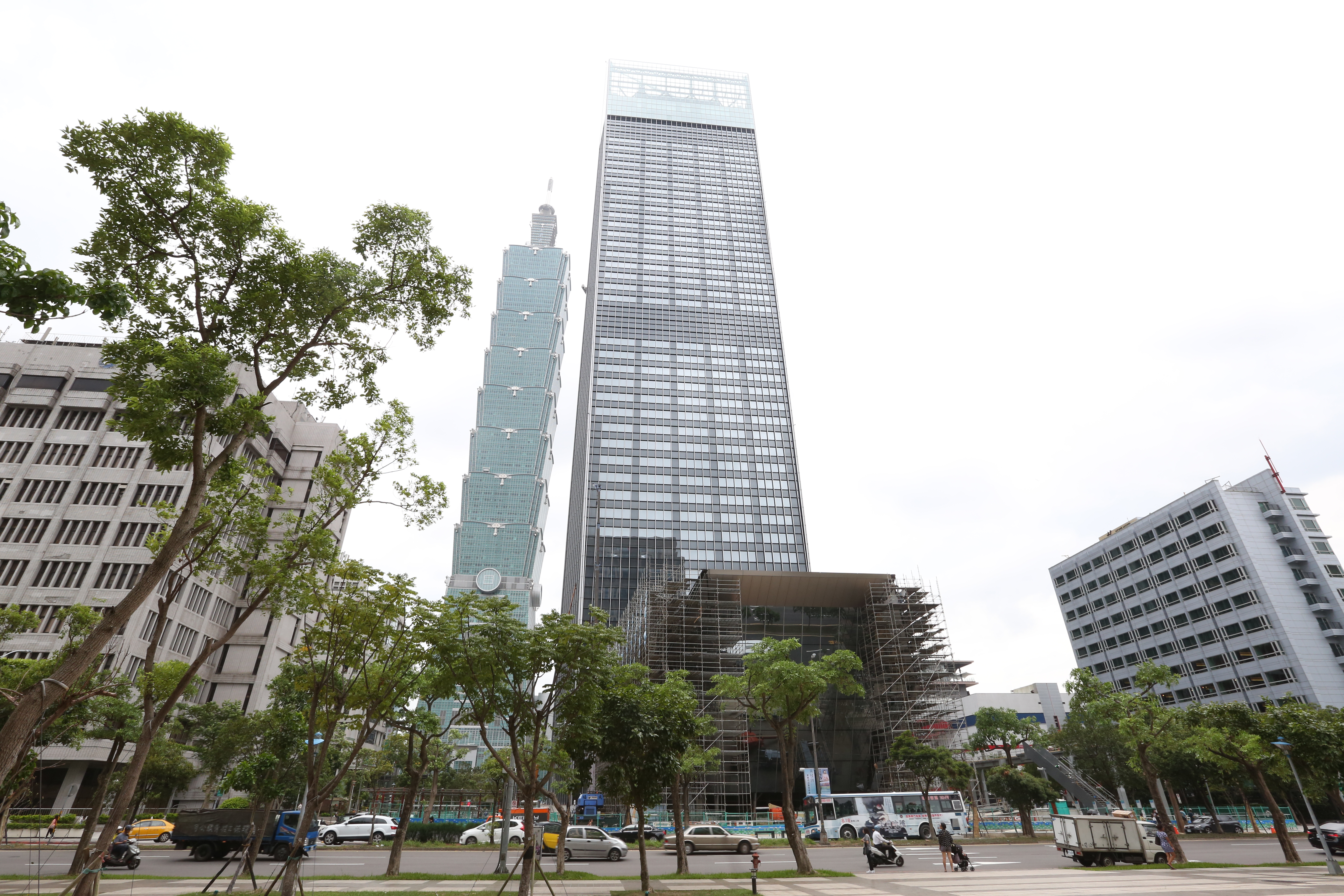 企業掀辦公總部換屋潮，信義區頂級商辦炙手可熱。