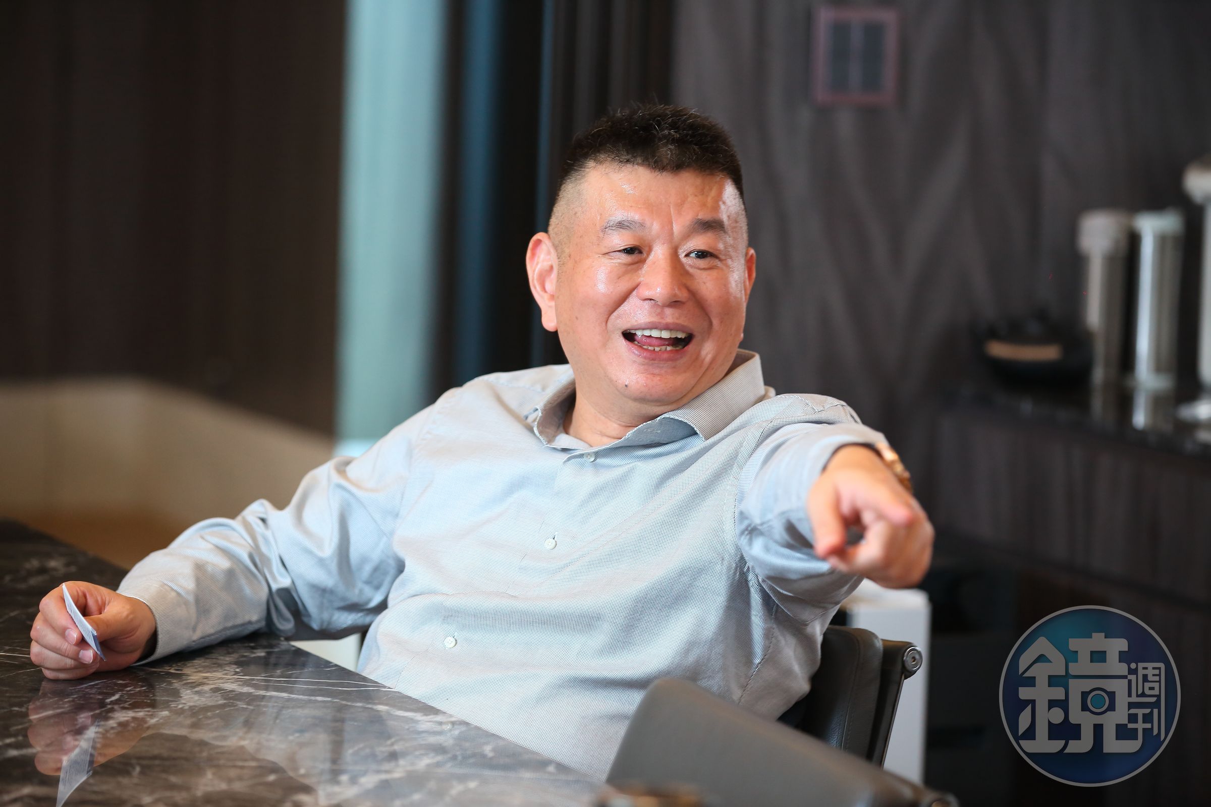 興富發去年是台灣百強企業裡唯一建商，農曆年前集團總裁鄭欽天接受本刊專訪，暢談經營策略。
