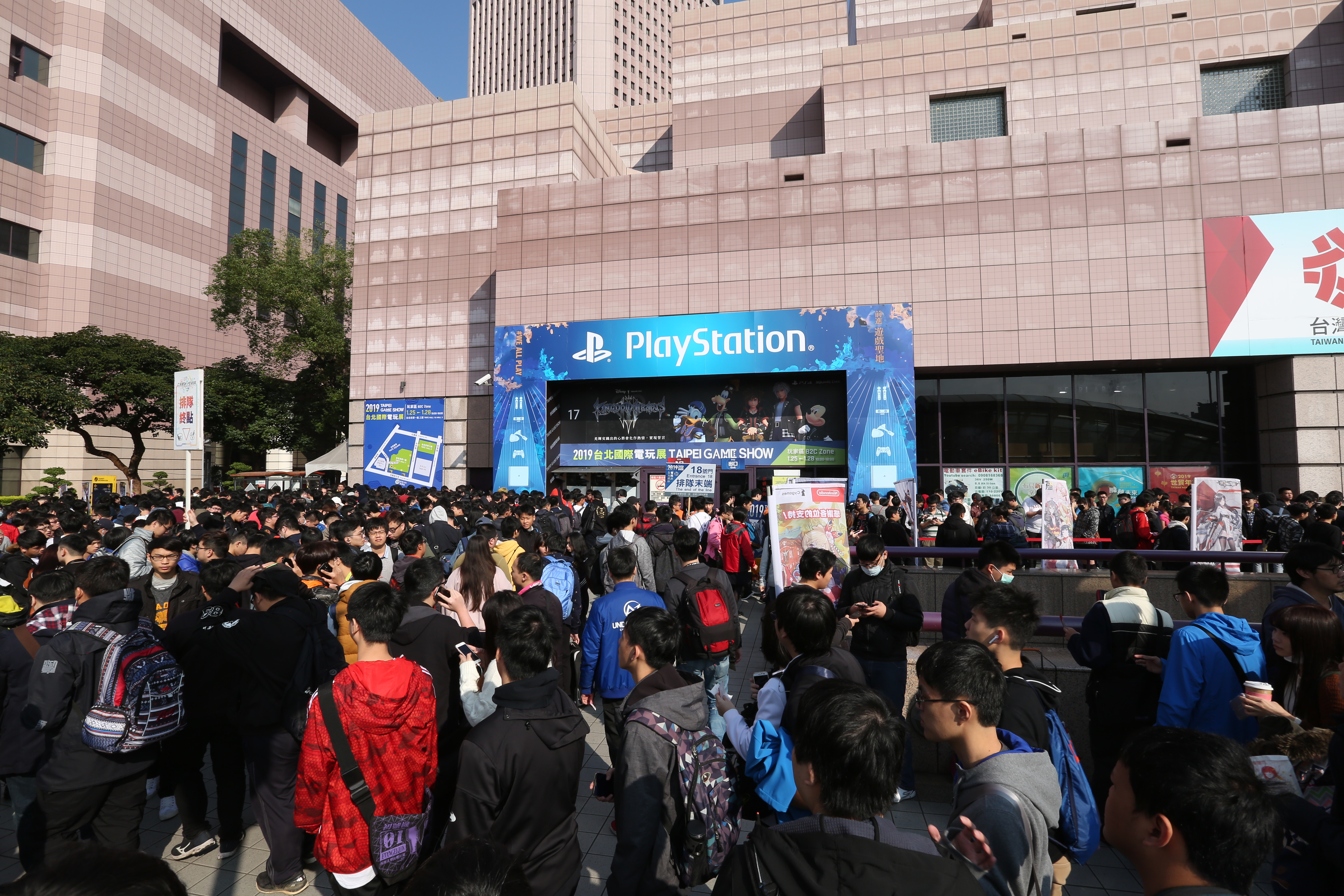 有網友嗆聲要對3名遊戲實況主不利，警方不敢大意，派便衣員警進入維安。