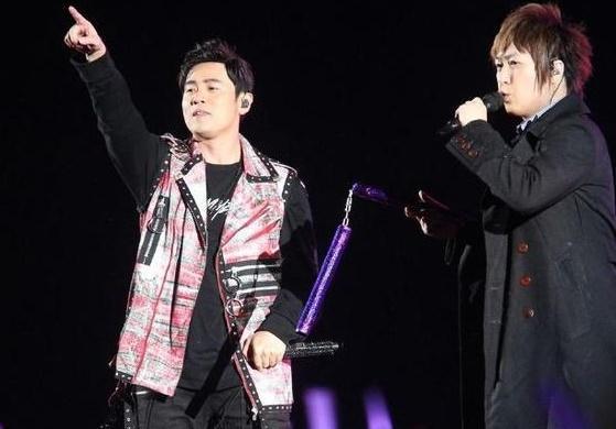 阿信加碼希望也能享受周杰倫給蕭敬騰的「待遇」。(翻攝新浪娛樂)