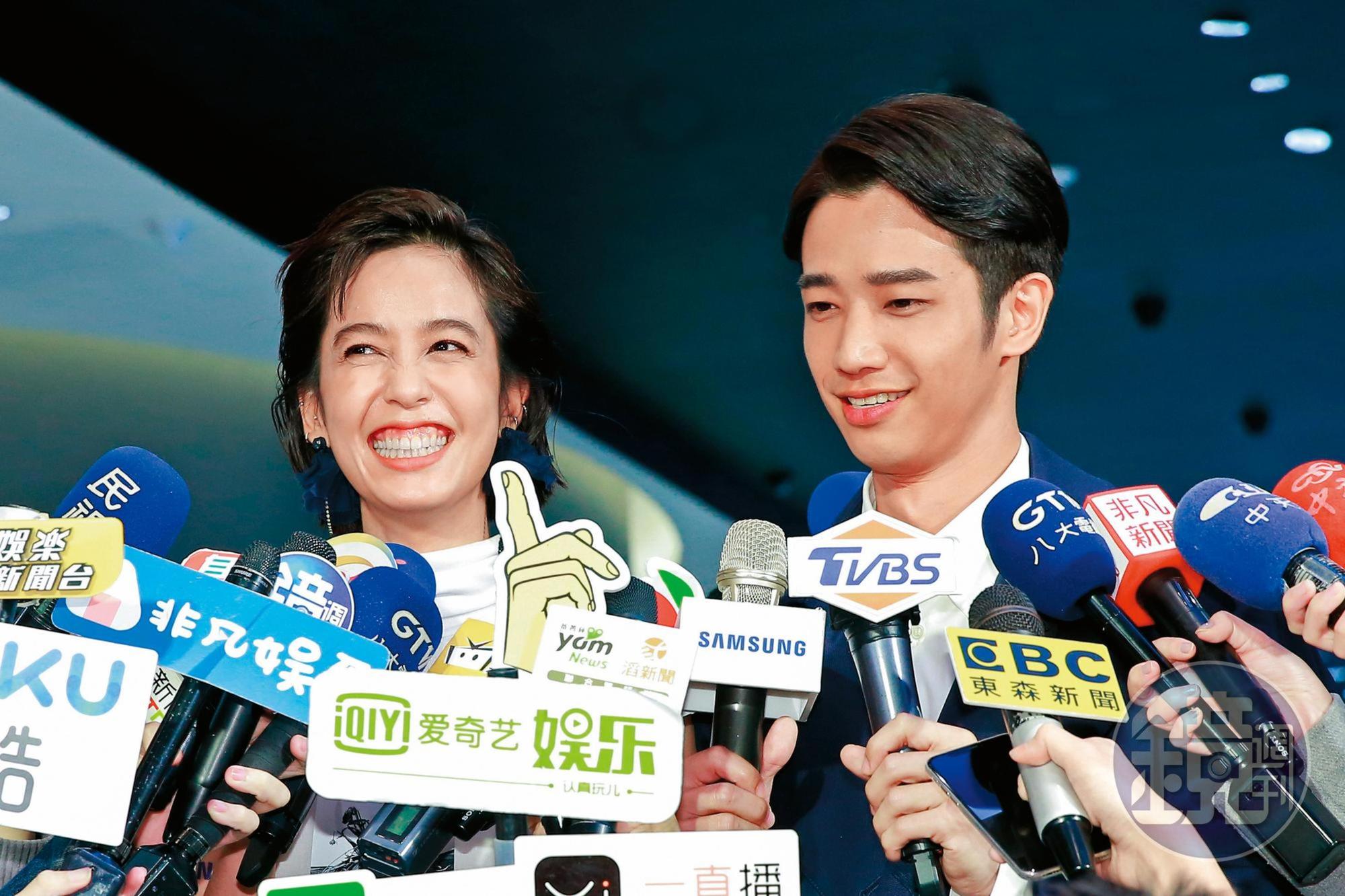 2019:站在不拘小節的陳庭妮旁邊,劉以豪顯得很有偶包,表情都沒太過誇張;事實上他本來就很少凸槌的照片就是了。