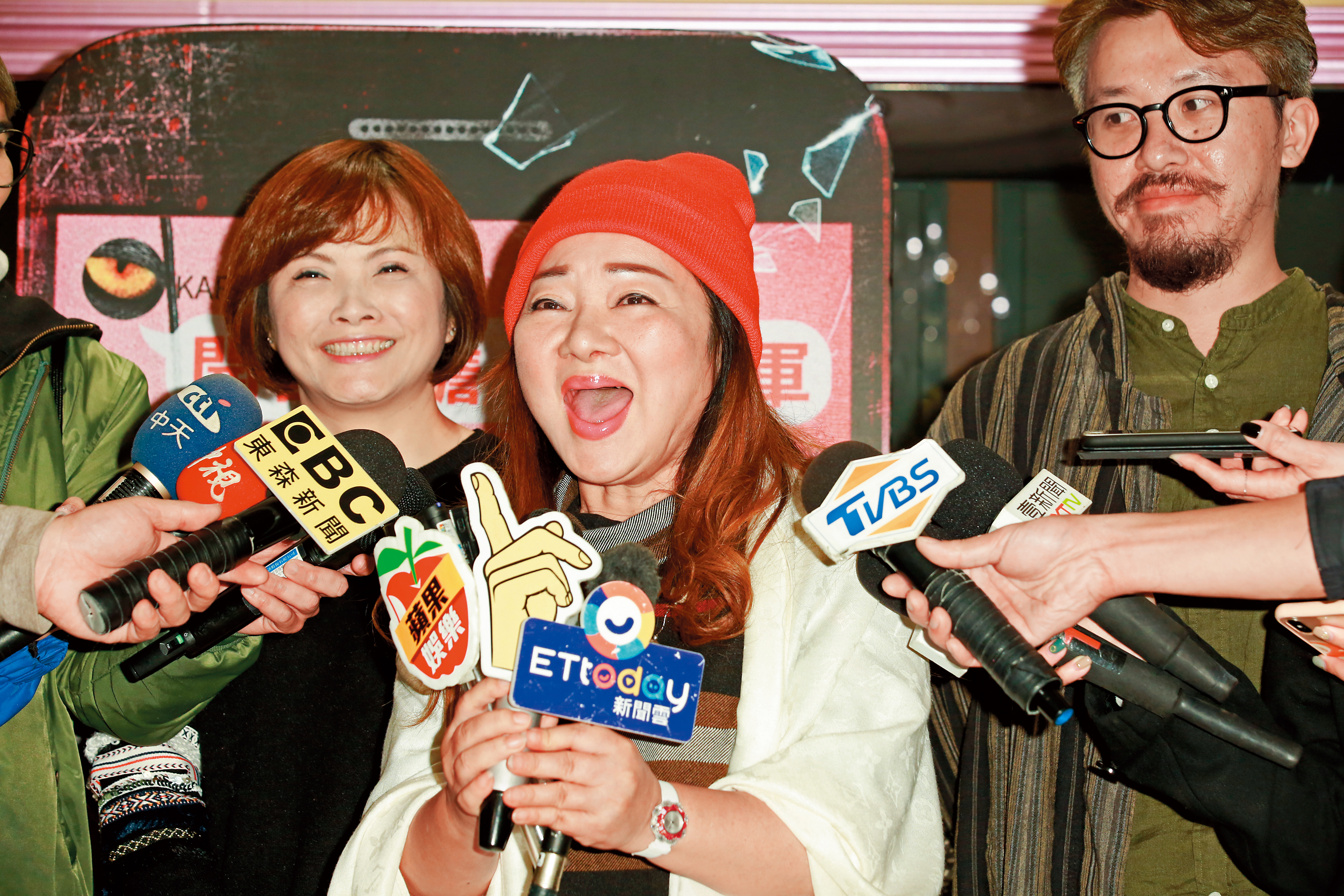 當年尊重成龍的言論自由，如今白冰冰（網稱Tw ice，是「台灣冰」不是韓國女團Twice）出席《玩命貼圖》的媒體採訪，自己的作品接連被酸民吐槽。