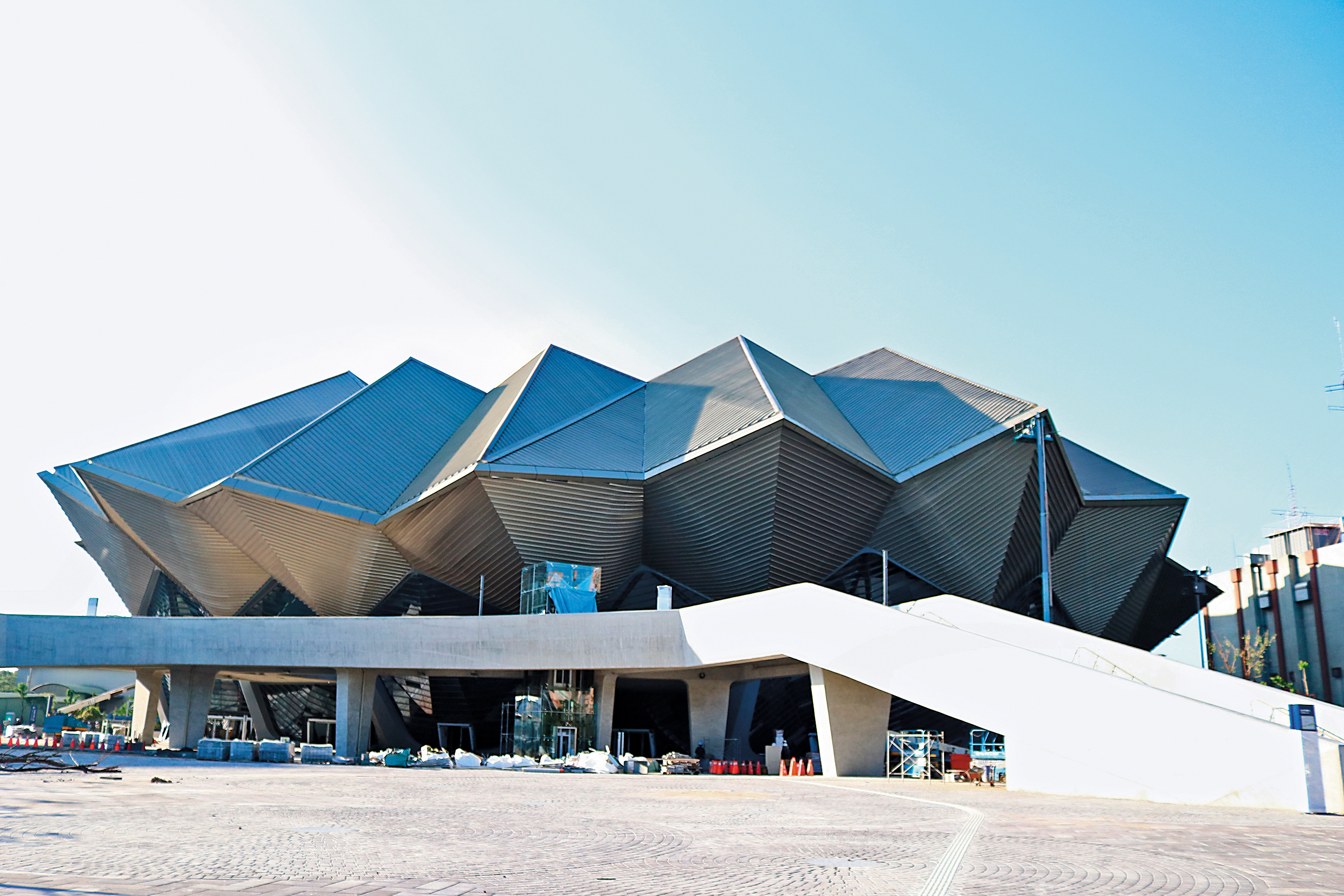 針對流行音樂演出設計的北流表演廳，外觀造型特殊，預計年底試營運。(北流提供) 