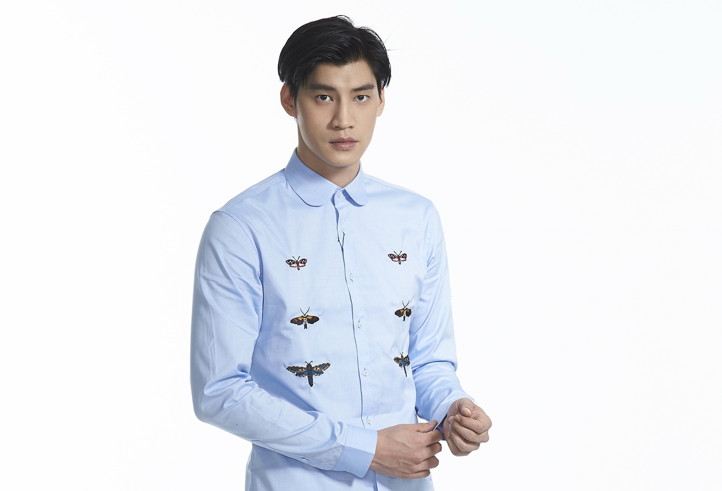 人氣男團SpeXial隊長羅宏正宣告脫團單飛後，推出個人EP《撐傘》。（太陽娛樂提供）