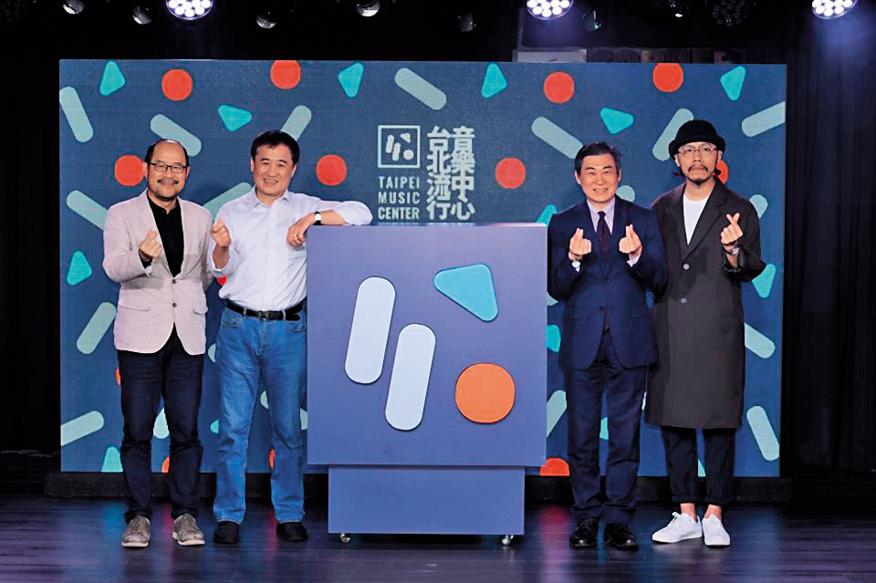 方序中(右起)、文化部影視及流行音樂發展司副司長王志錚、前北市副市長陳景峻、前北市文化局長鍾永豐，出席北流主視覺標誌發佈會。(翻攝自北流臉書)