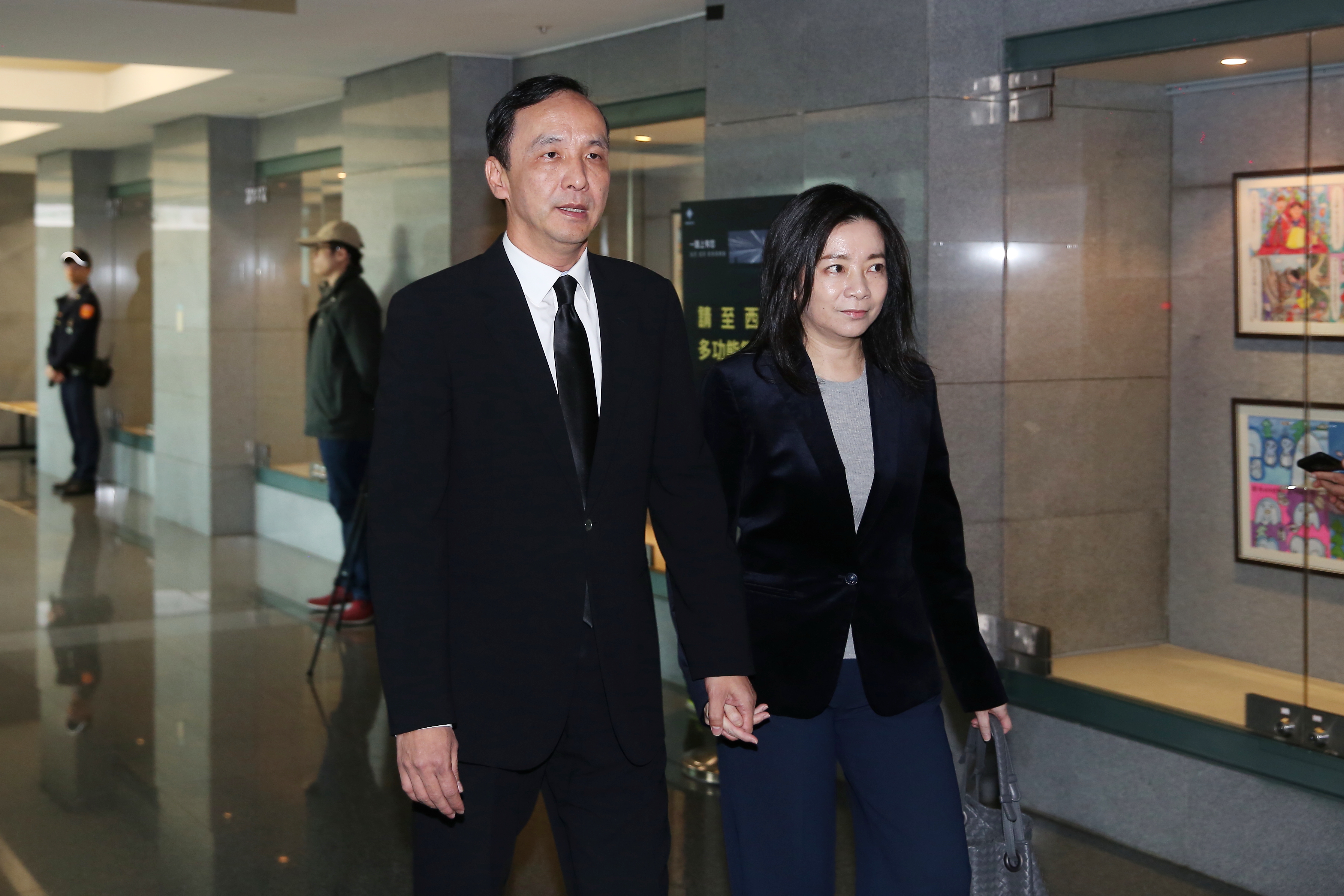 朱立倫和夫人一同出席嚴凱泰追思音樂會，他表示嚴凱泰是是悲喜與共的好友。