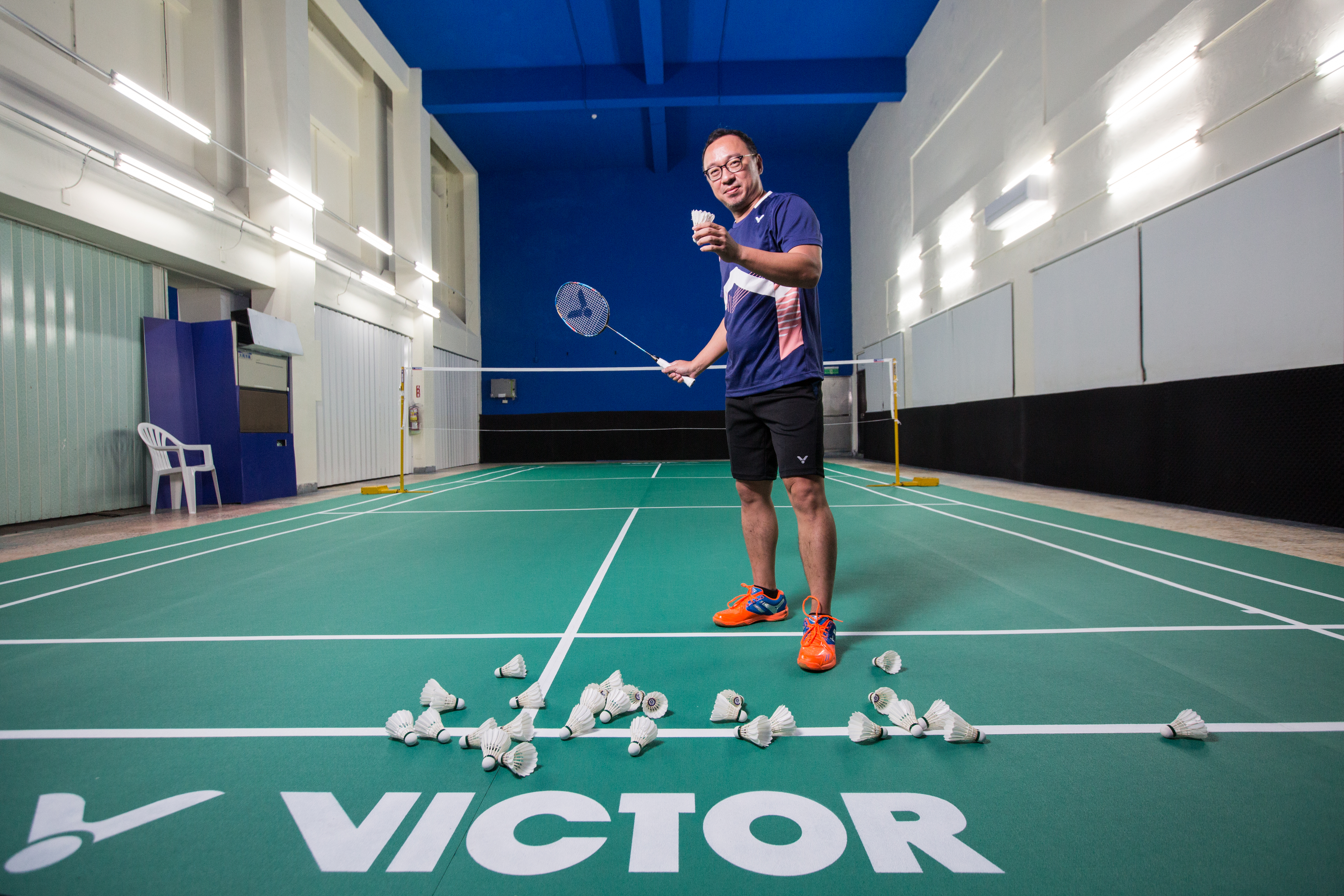 穿著去年底推出的戴資穎系列球服，勝利總經理陳庶榮已接班25年，希望有朝將公司推向世界第一。