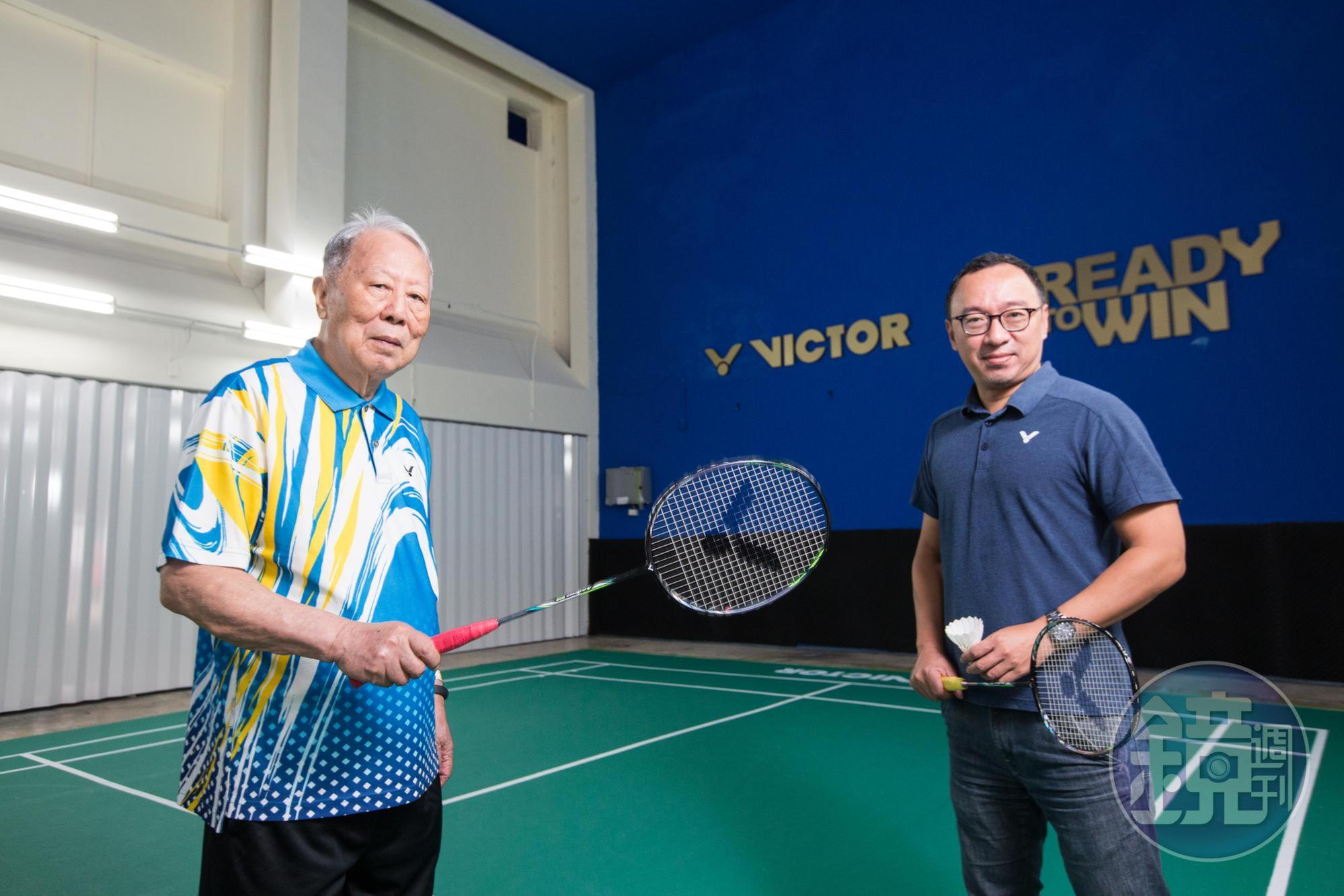 勝利董事長陳登立（左）與陳庶榮（右）父子倆都有節儉美德，連計程車都不搭。