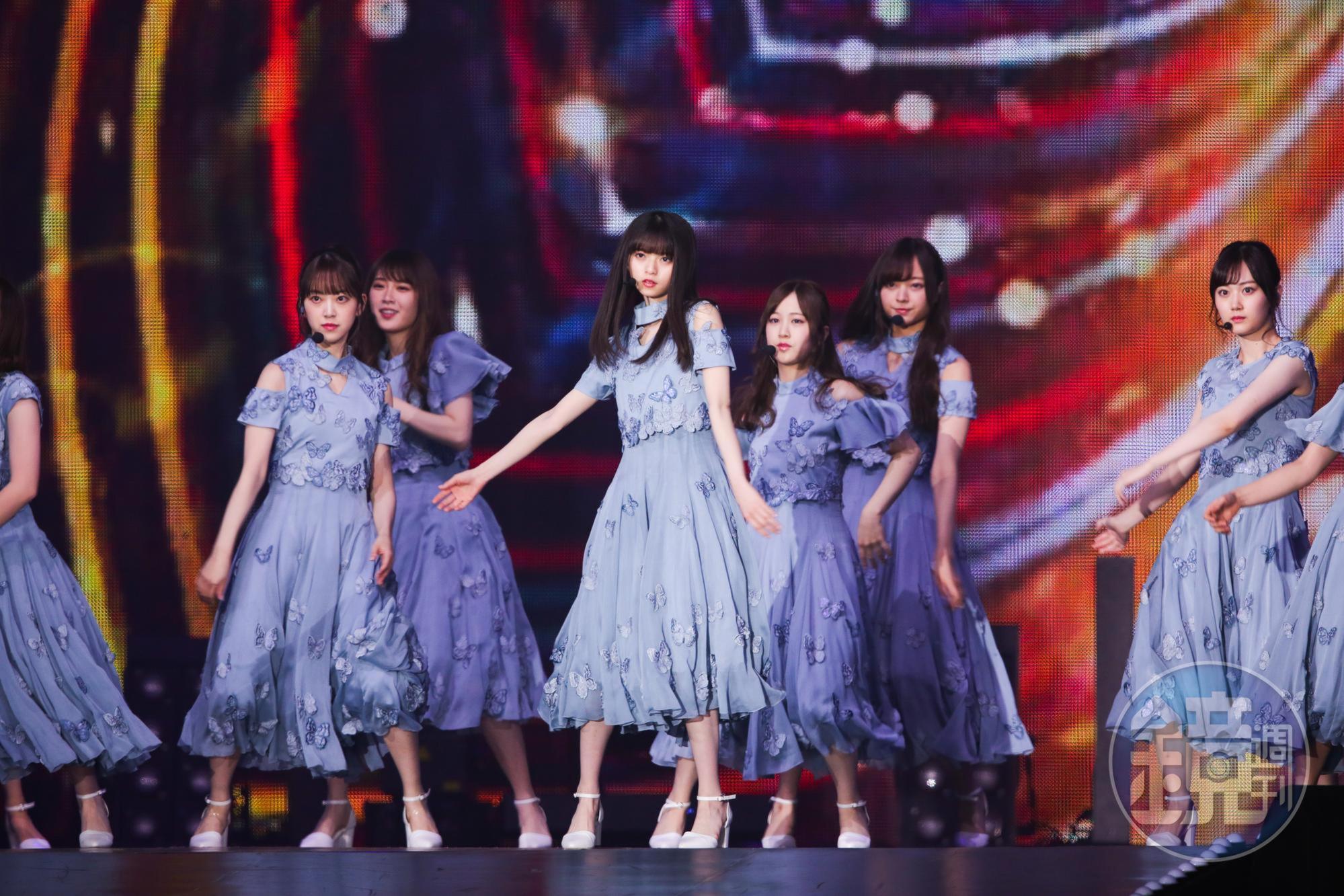 乃木坂46一共來了20位成員上台表演，帶來2首耳熟能詳的歌曲，炒熱全場。