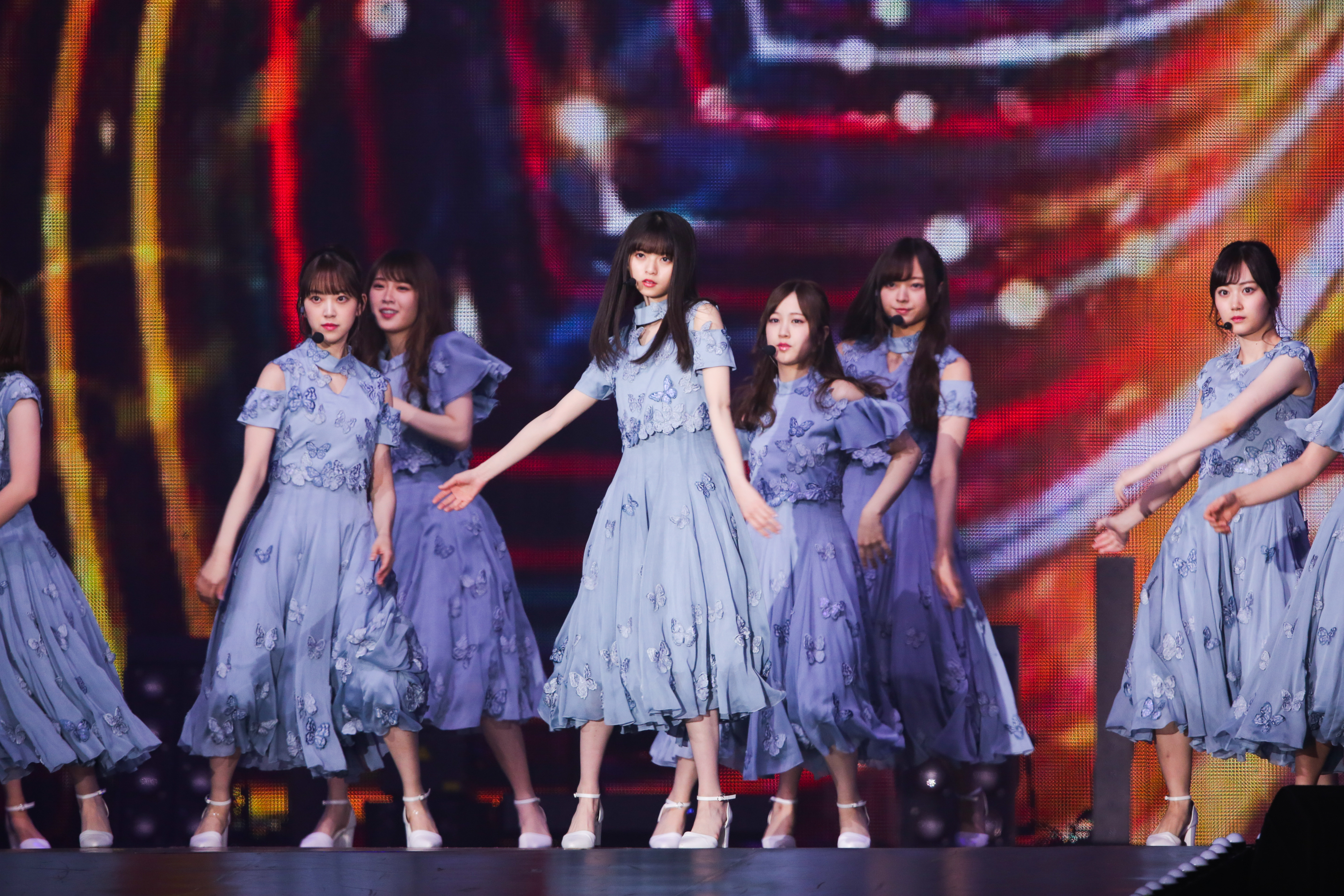 乃木坂46一共來了20位成員上台表演，帶來2首耳熟能詳的歌曲，炒熱全場。