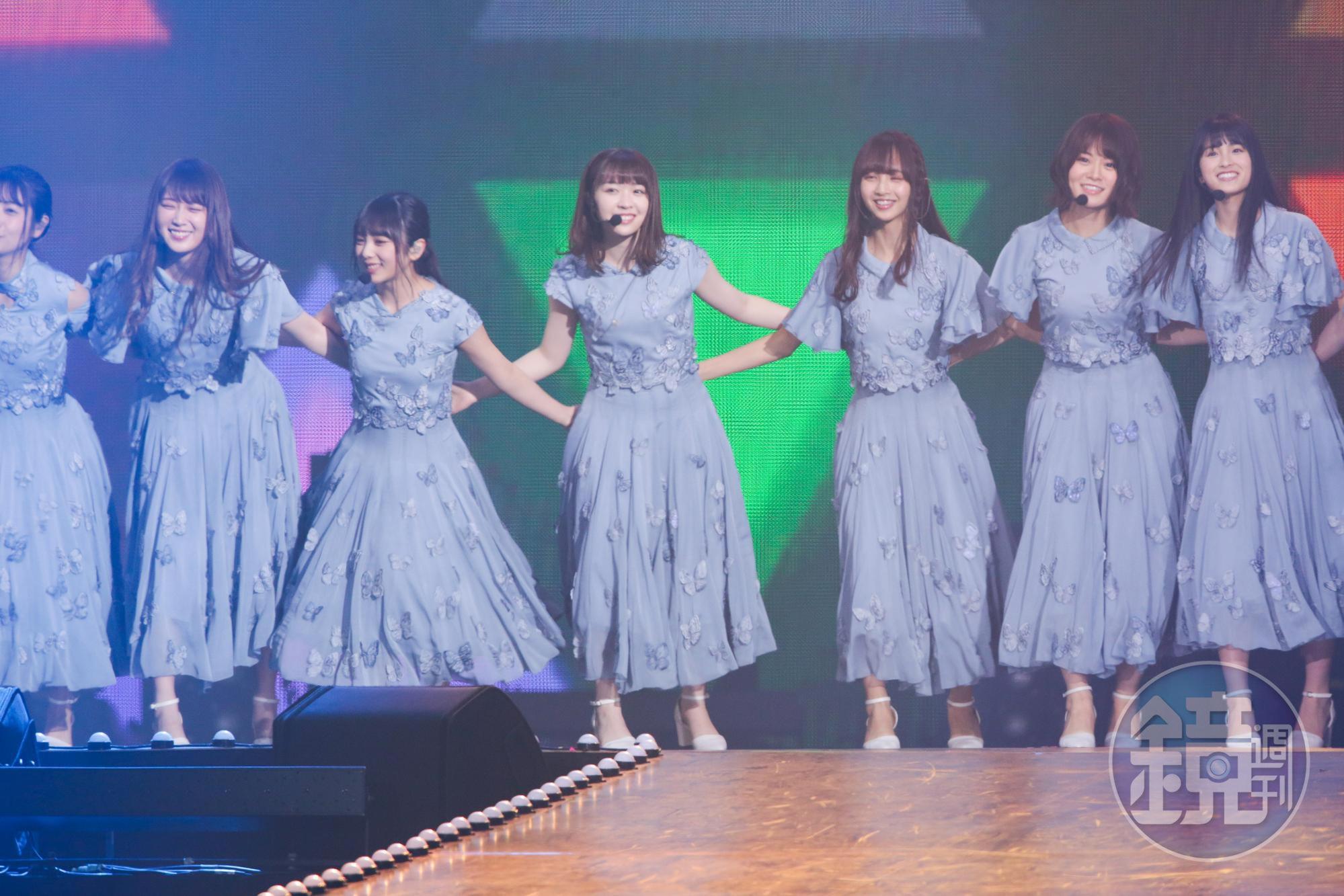 乃木坂46一共來了20位成員上台表演，帶來2首耳熟能詳的歌曲，炒熱全場。