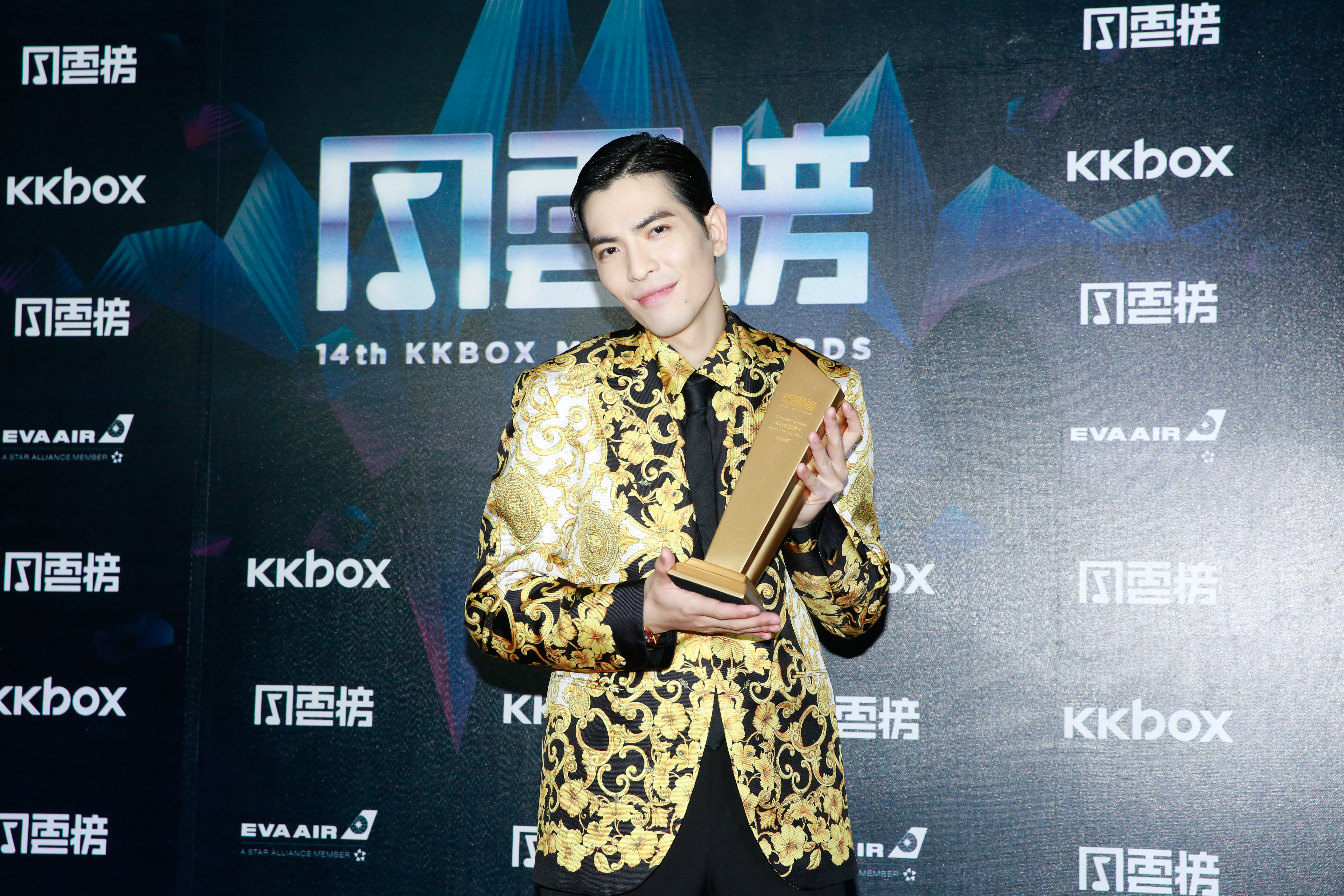 蕭敬騰領取第14屆KKBOX風雲榜年度風雲歌手獎。