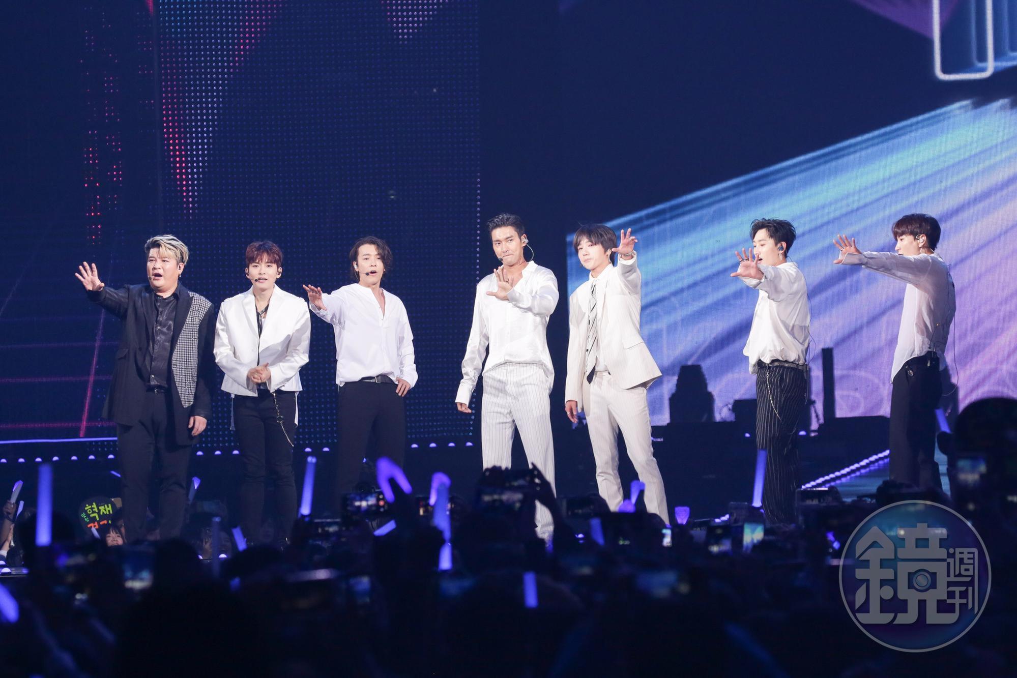 Super Junior在KKBOX風雲榜表演,問候台灣「老婆」。