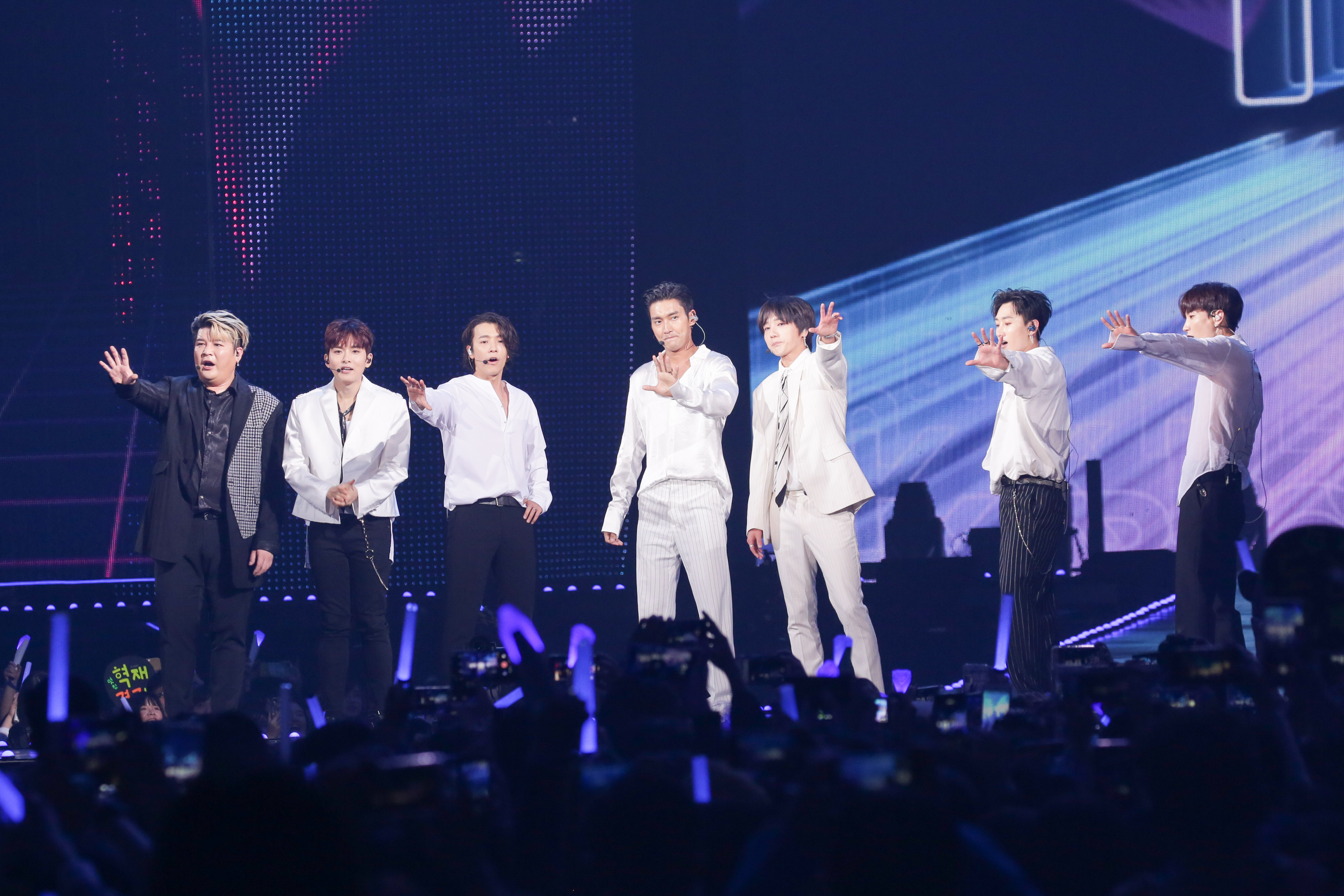 Super Junior在KKBOX風雲榜表演，問候台灣「老婆」。